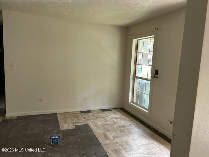 4118 Washington Drive Property Photo 3