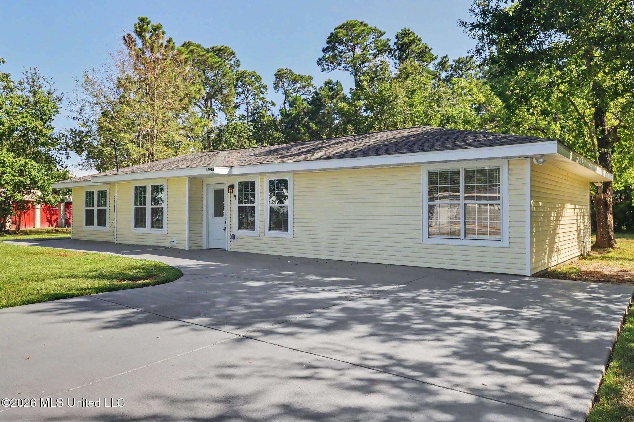 13963 Washington Avenue Property Photo 2