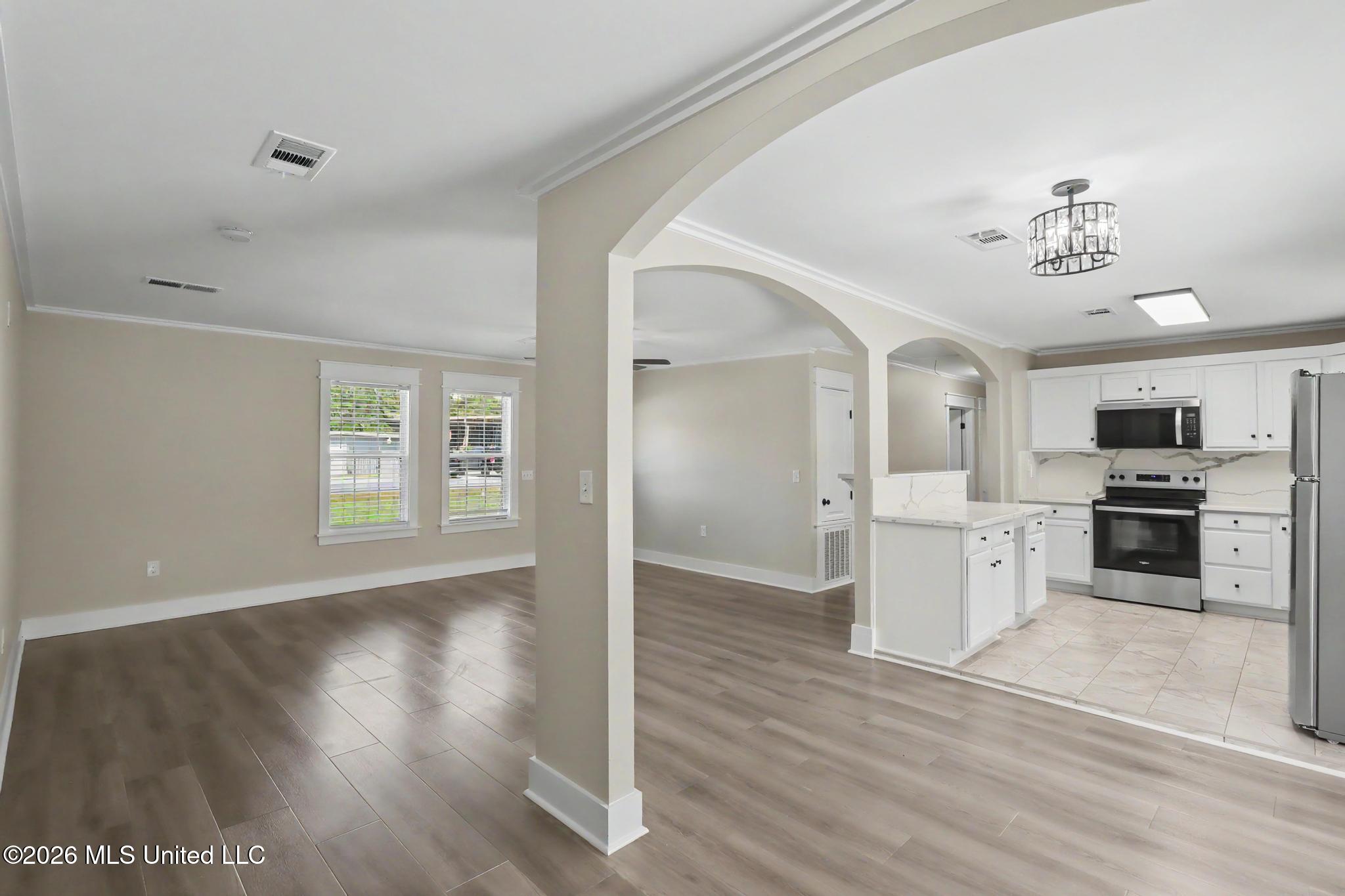 13963 Washington Avenue Property Photo 5