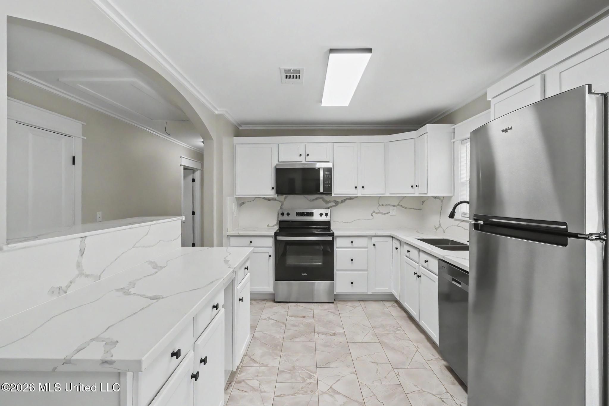 13963 Washington Avenue Property Photo 6