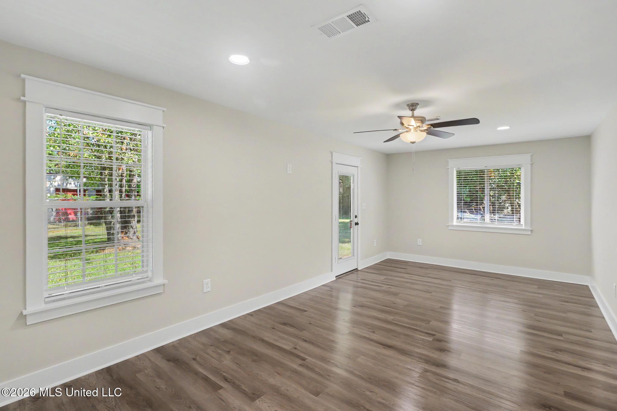 13963 Washington Avenue Property Photo 9