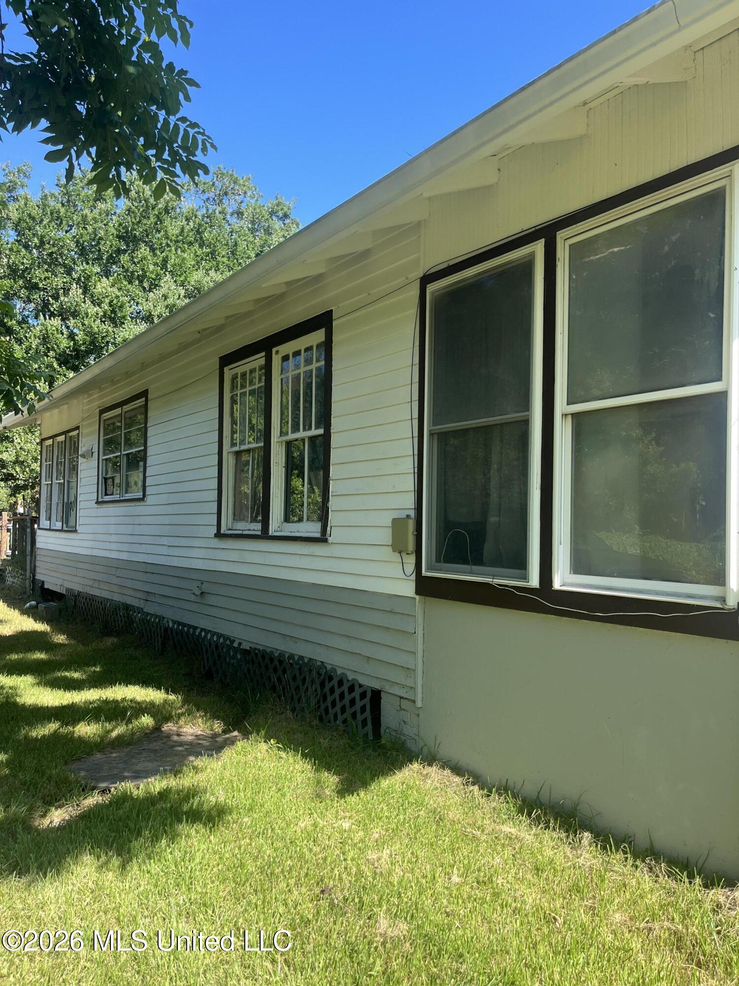 1127 Amar Street Property Photo 2