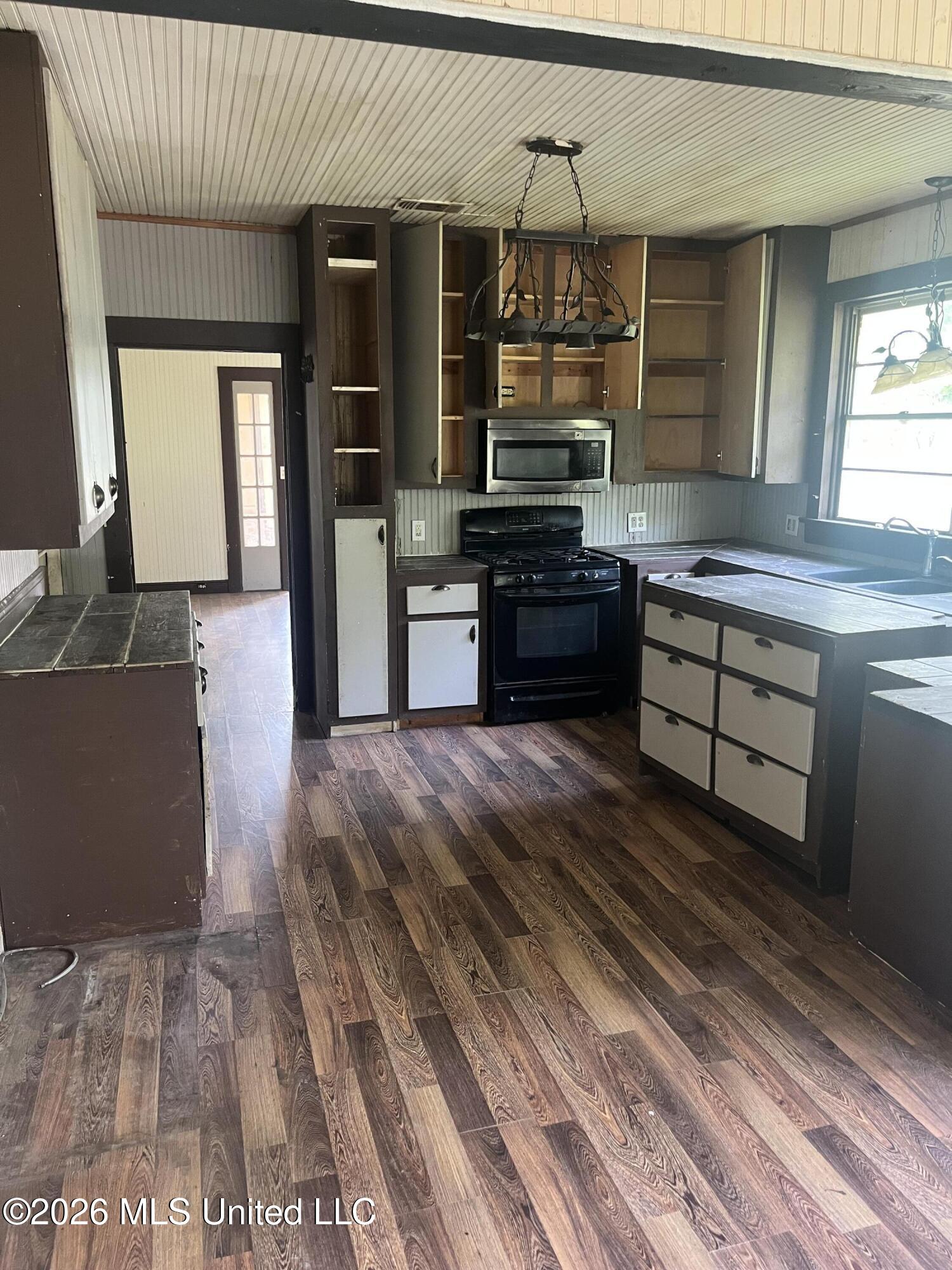 1127 Amar Street Property Photo 4