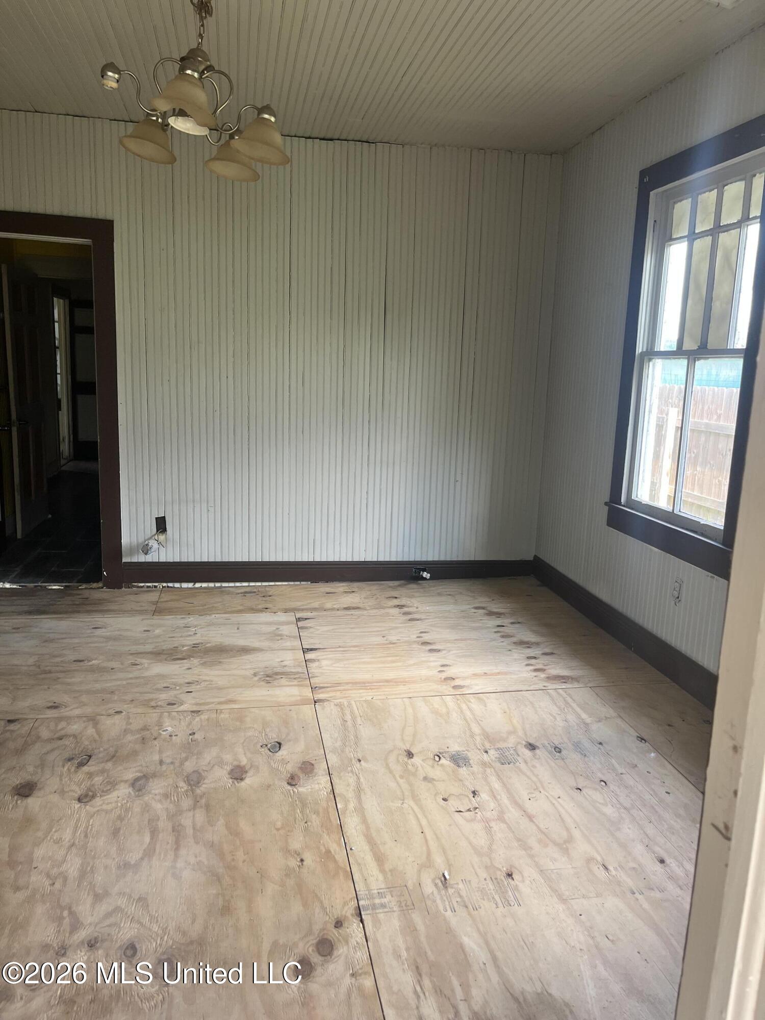 1127 Amar Street Property Photo 5