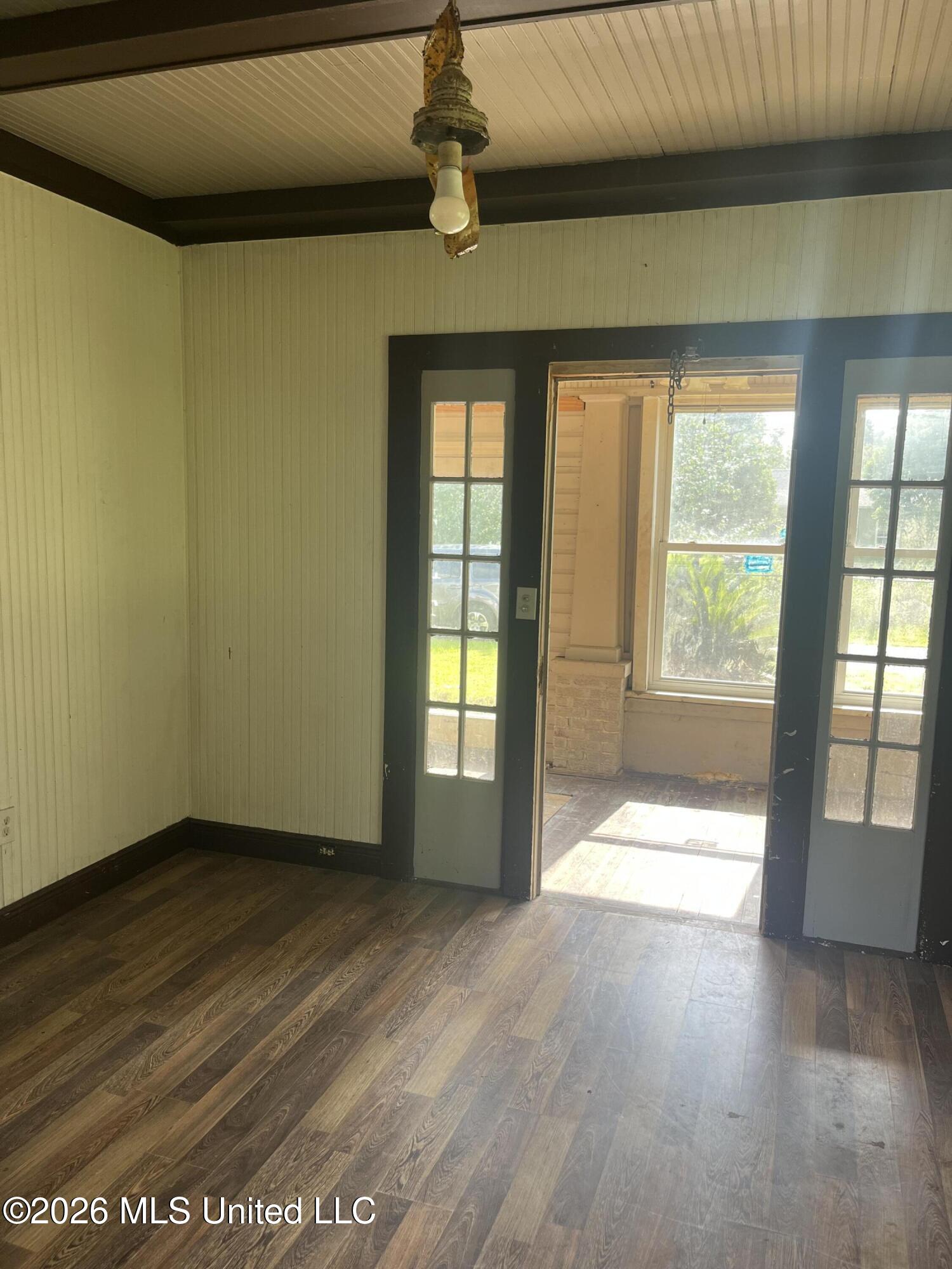 1127 Amar Street Property Photo 7