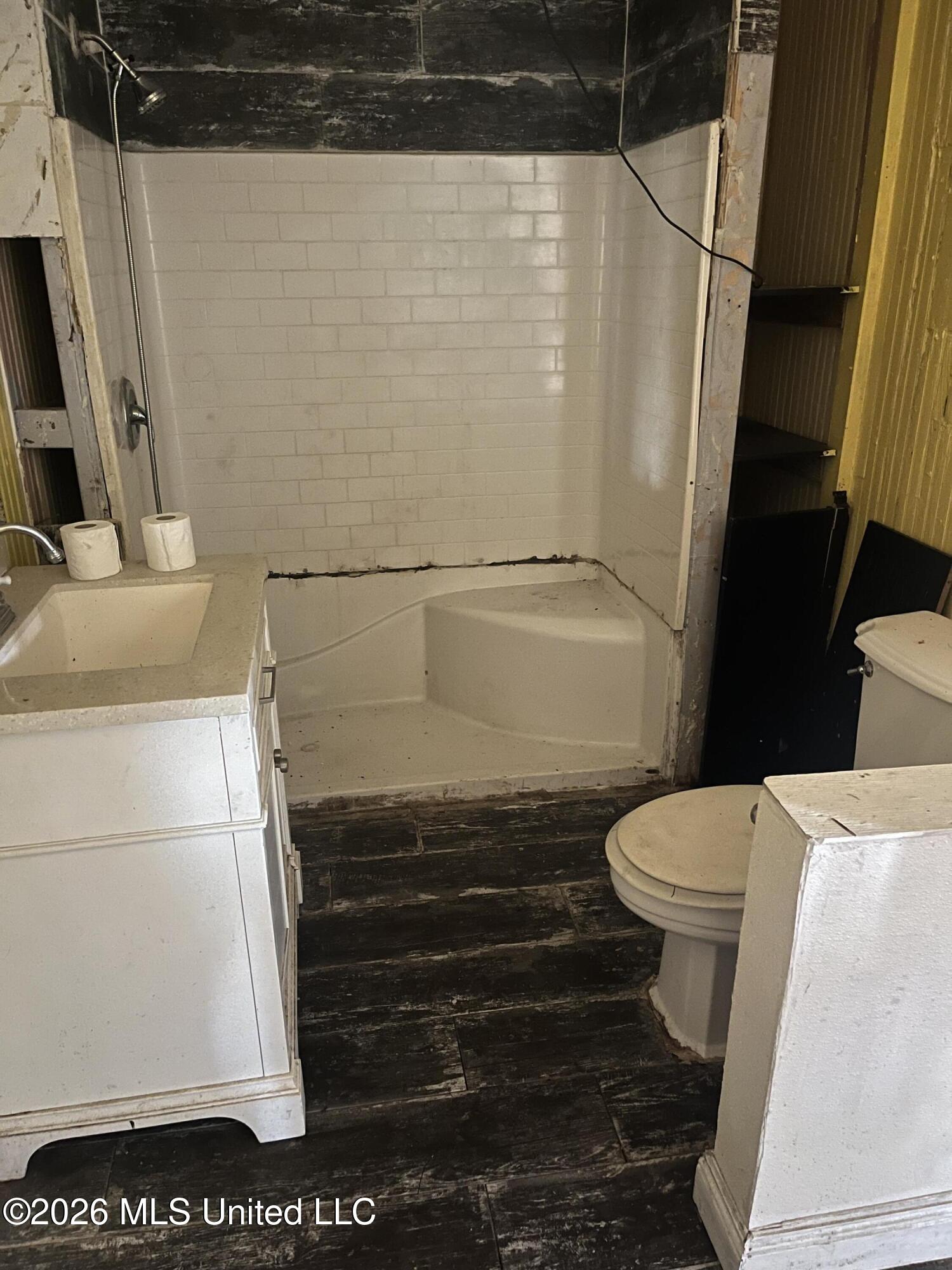 1127 Amar Street Property Photo 11