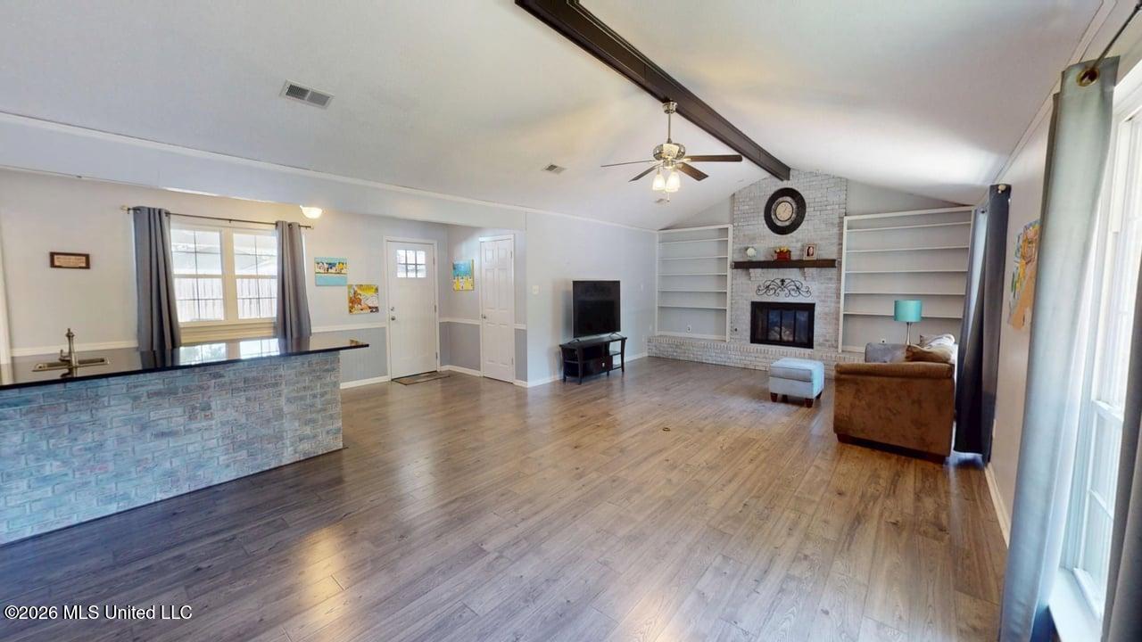 2210 Popp's Ferry Road Property Photo 6