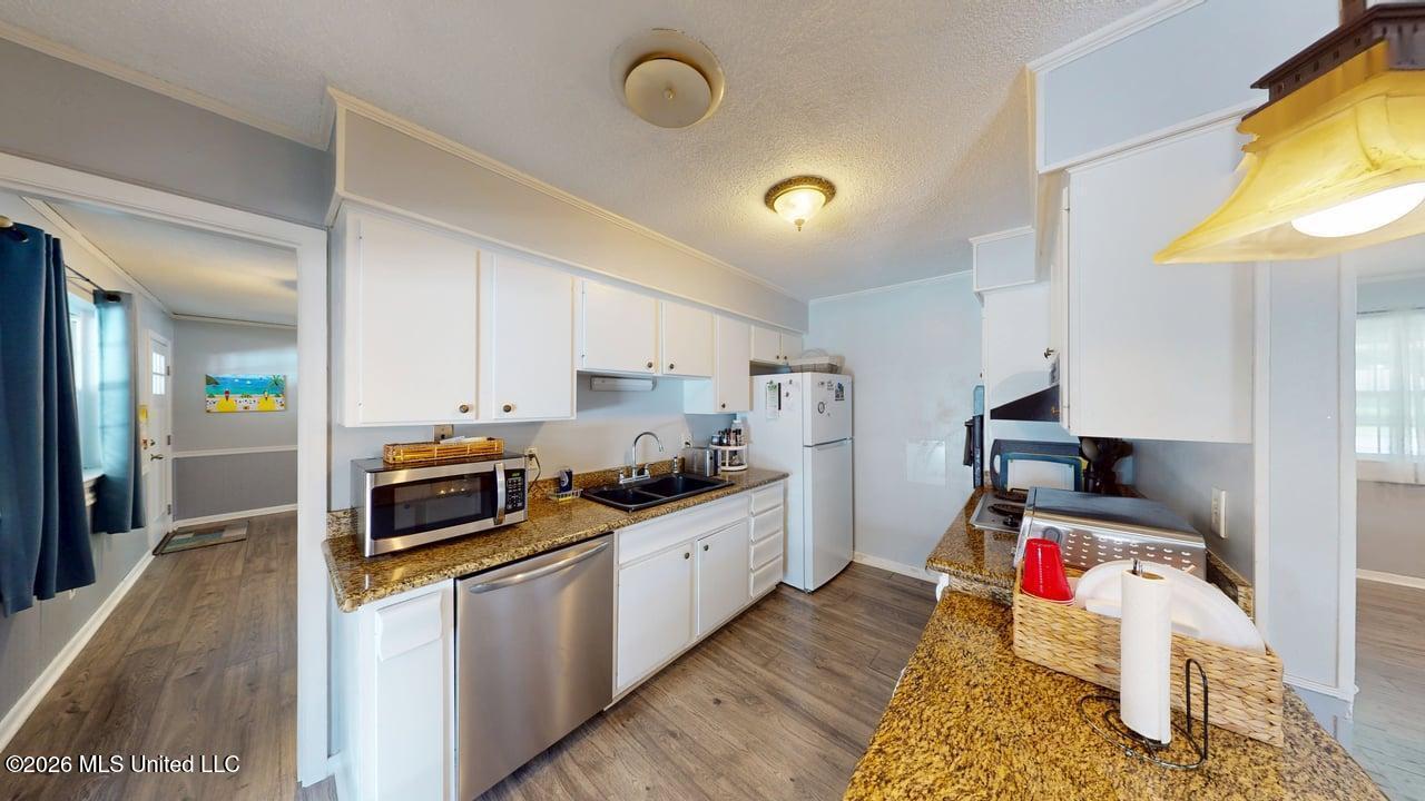 2210 Popp's Ferry Road Property Photo 8