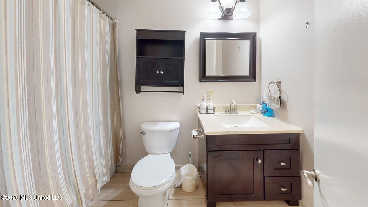 2210 Popp's Ferry Road Property Photo 17