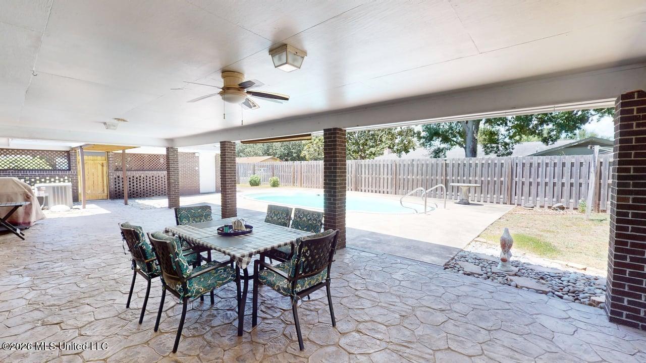 2210 Popp's Ferry Road Property Photo 22