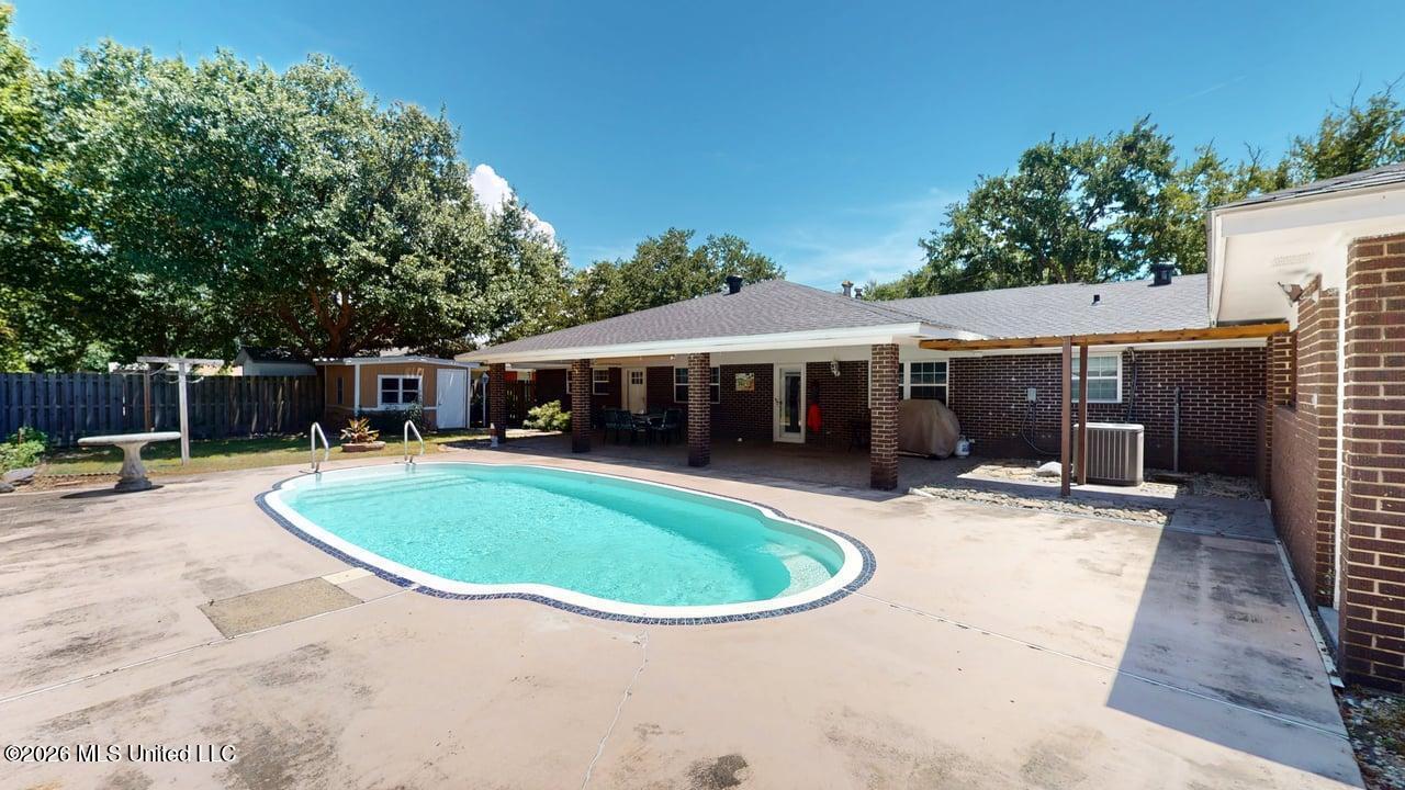 2210 Popp's Ferry Road Property Photo 25