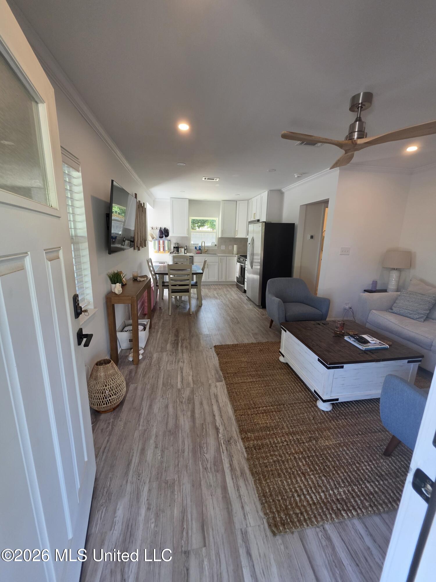 135 Eleanor Avenue Property Photo 4