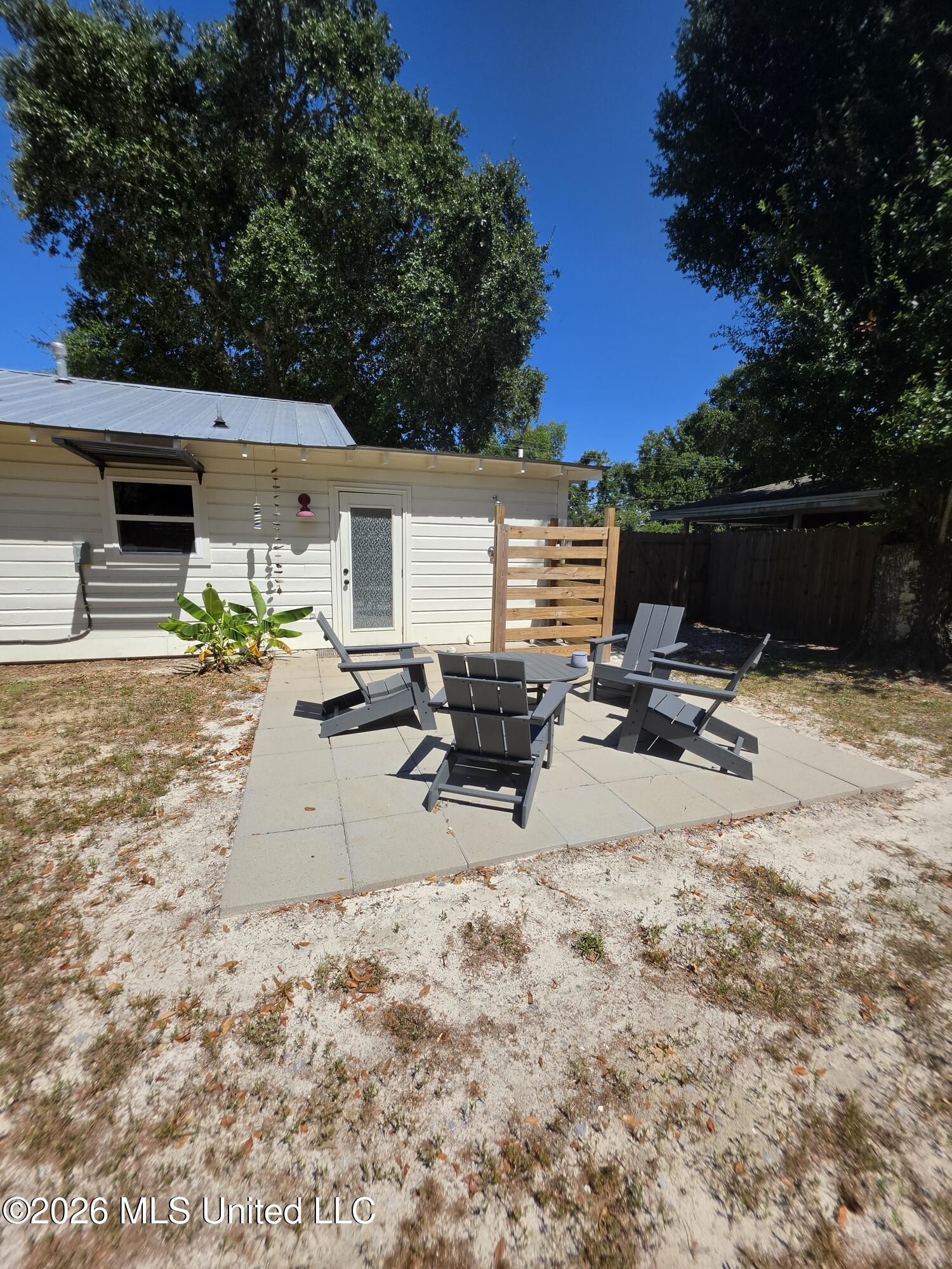 135 Eleanor Avenue Property Photo 18