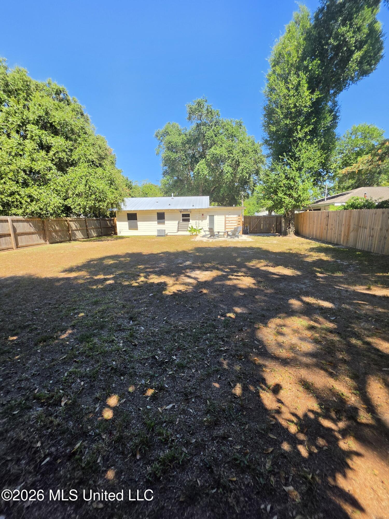135 Eleanor Avenue Property Photo 20
