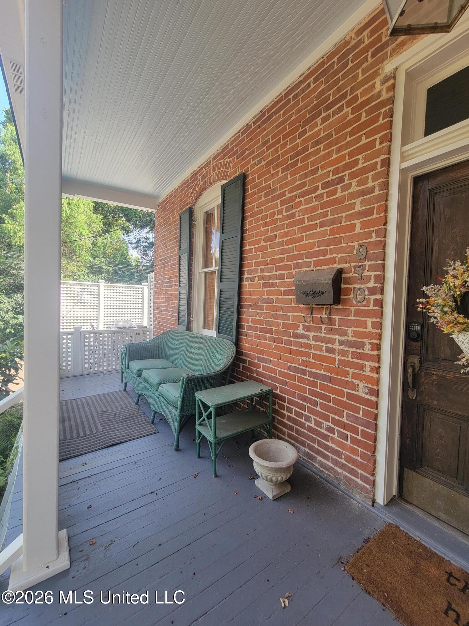 910 Washington Street Property Photo 2