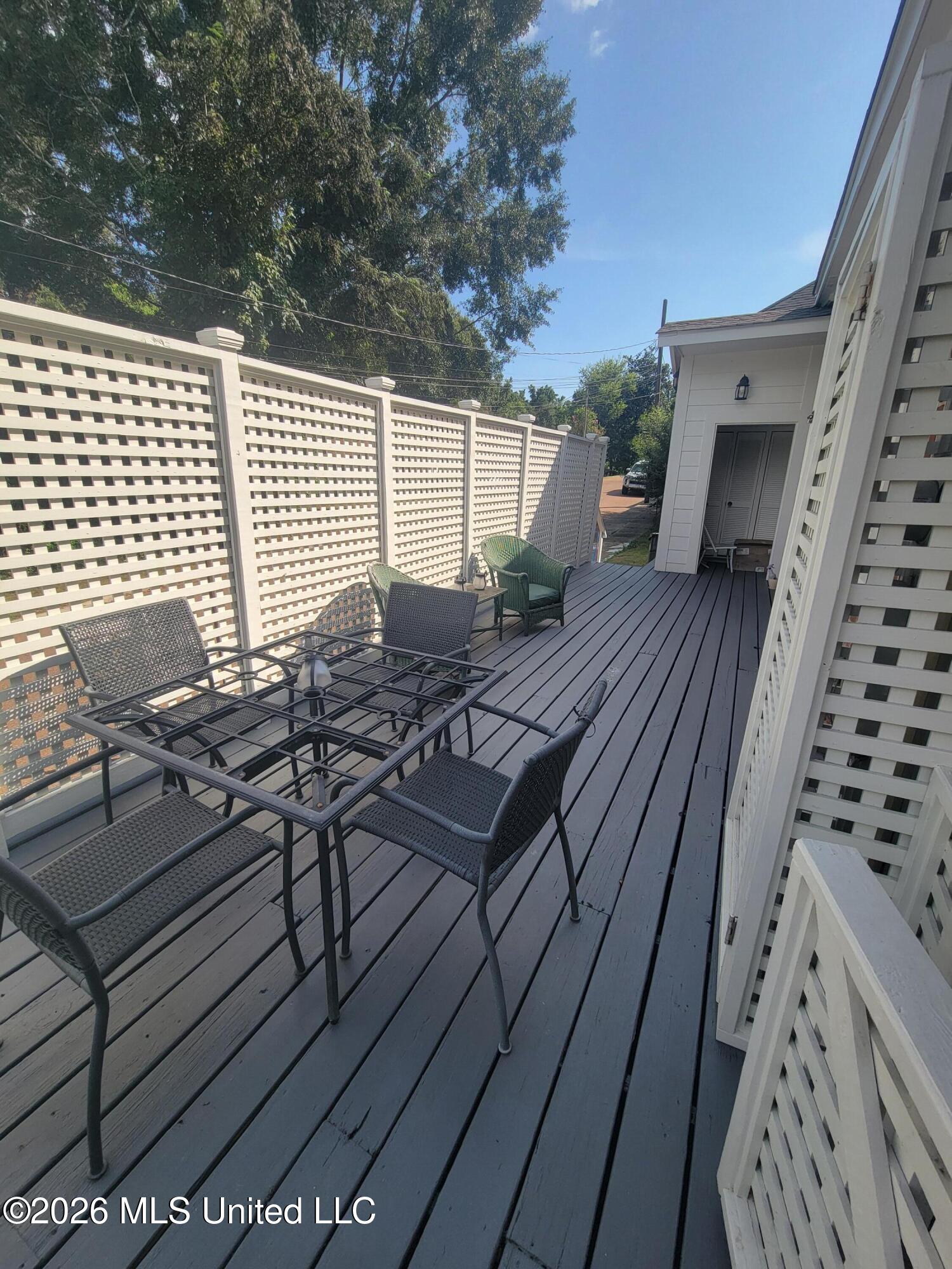 910 Washington Street Property Photo 3