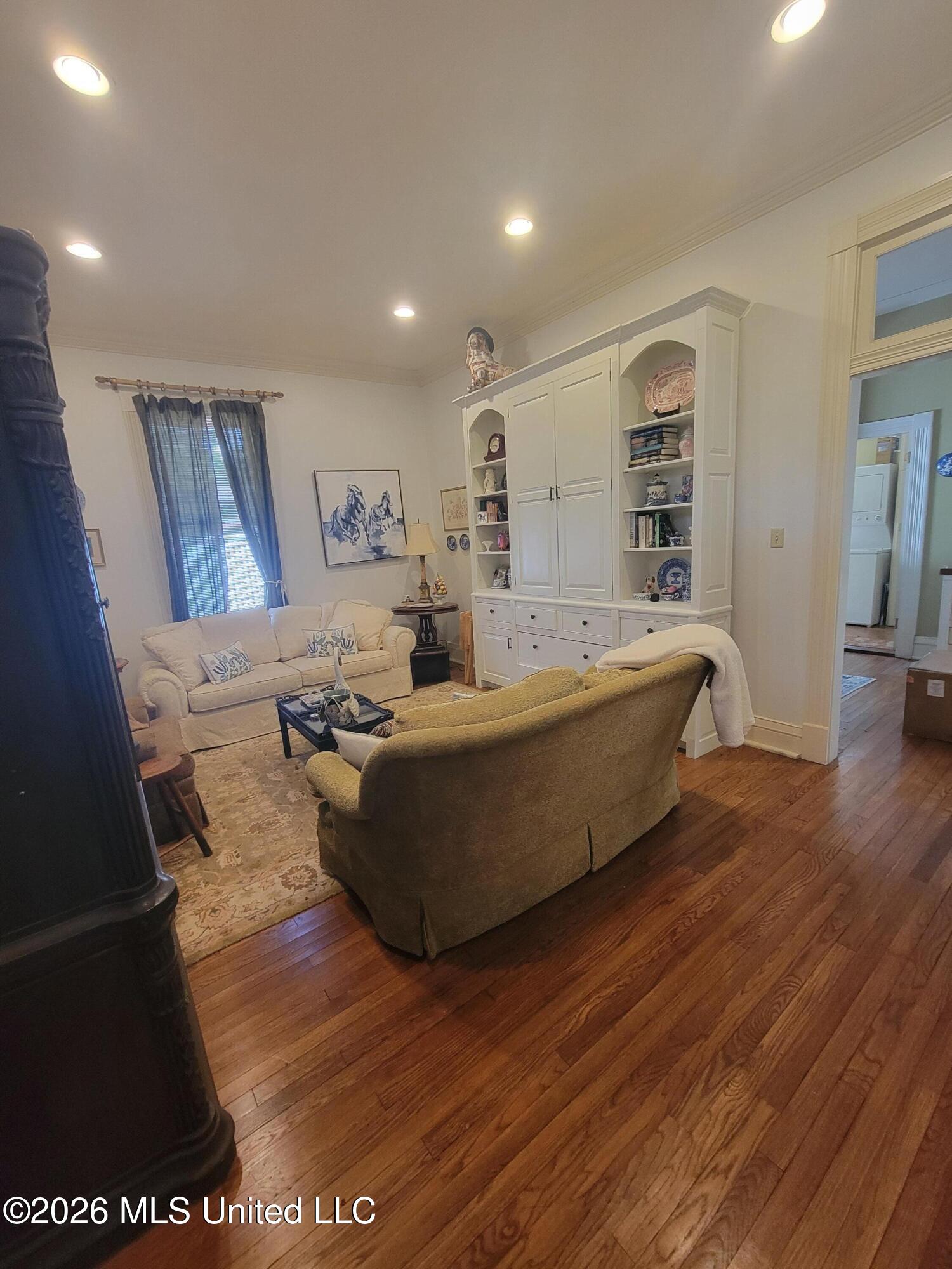 910 Washington Street Property Photo 5