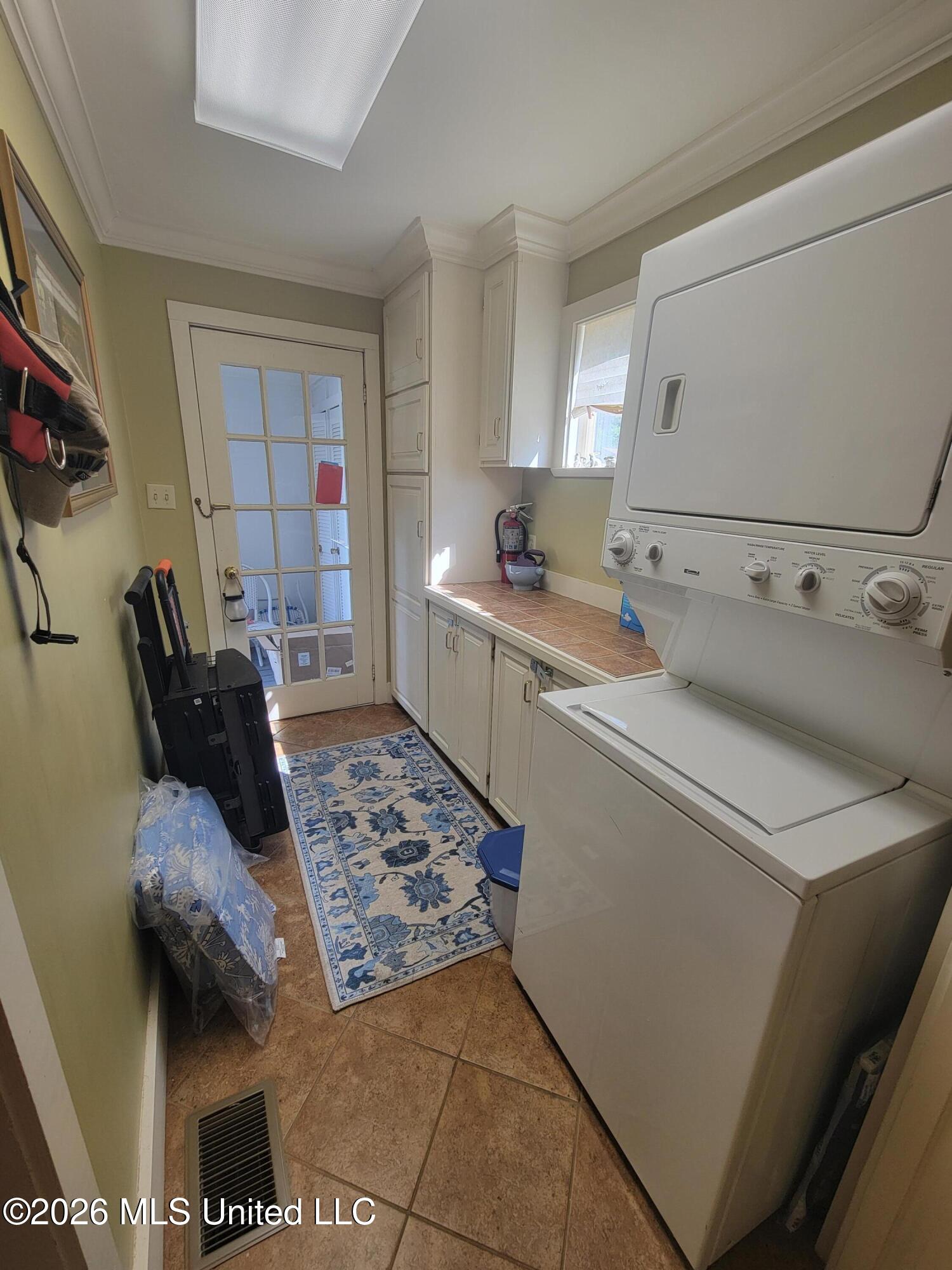 910 Washington Street Property Photo 8