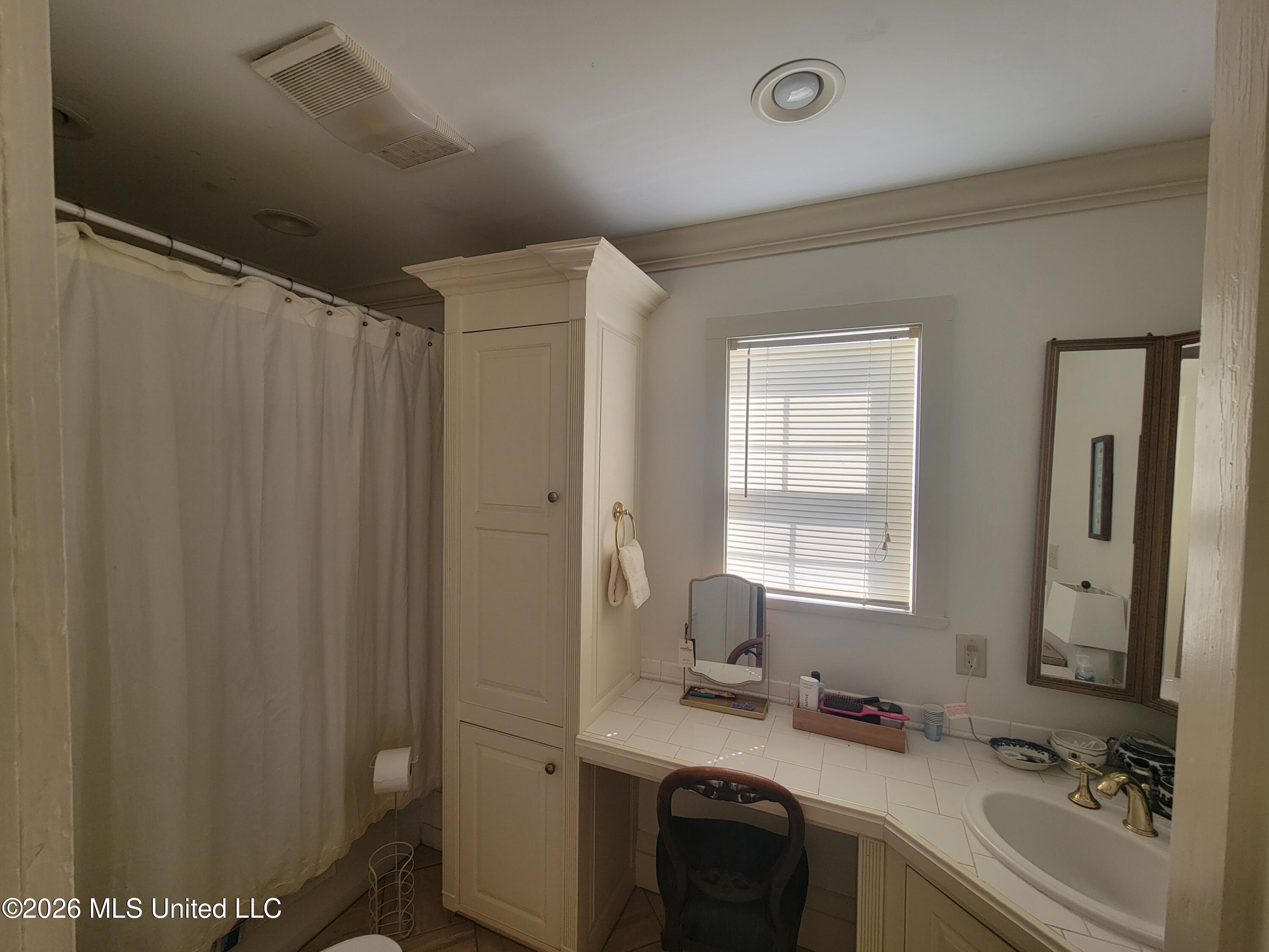 910 Washington Street Property Photo 9