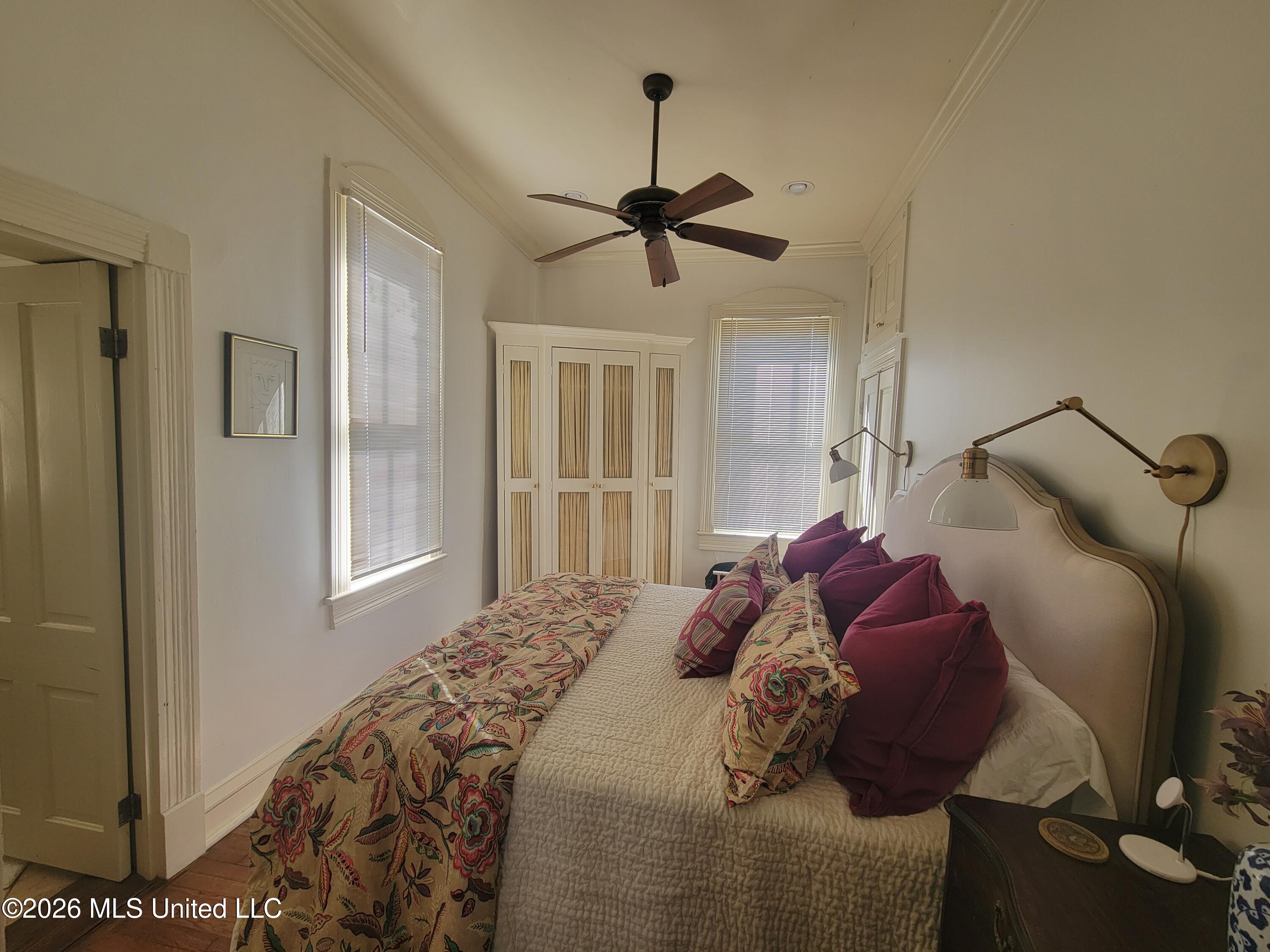 910 Washington Street Property Photo 10