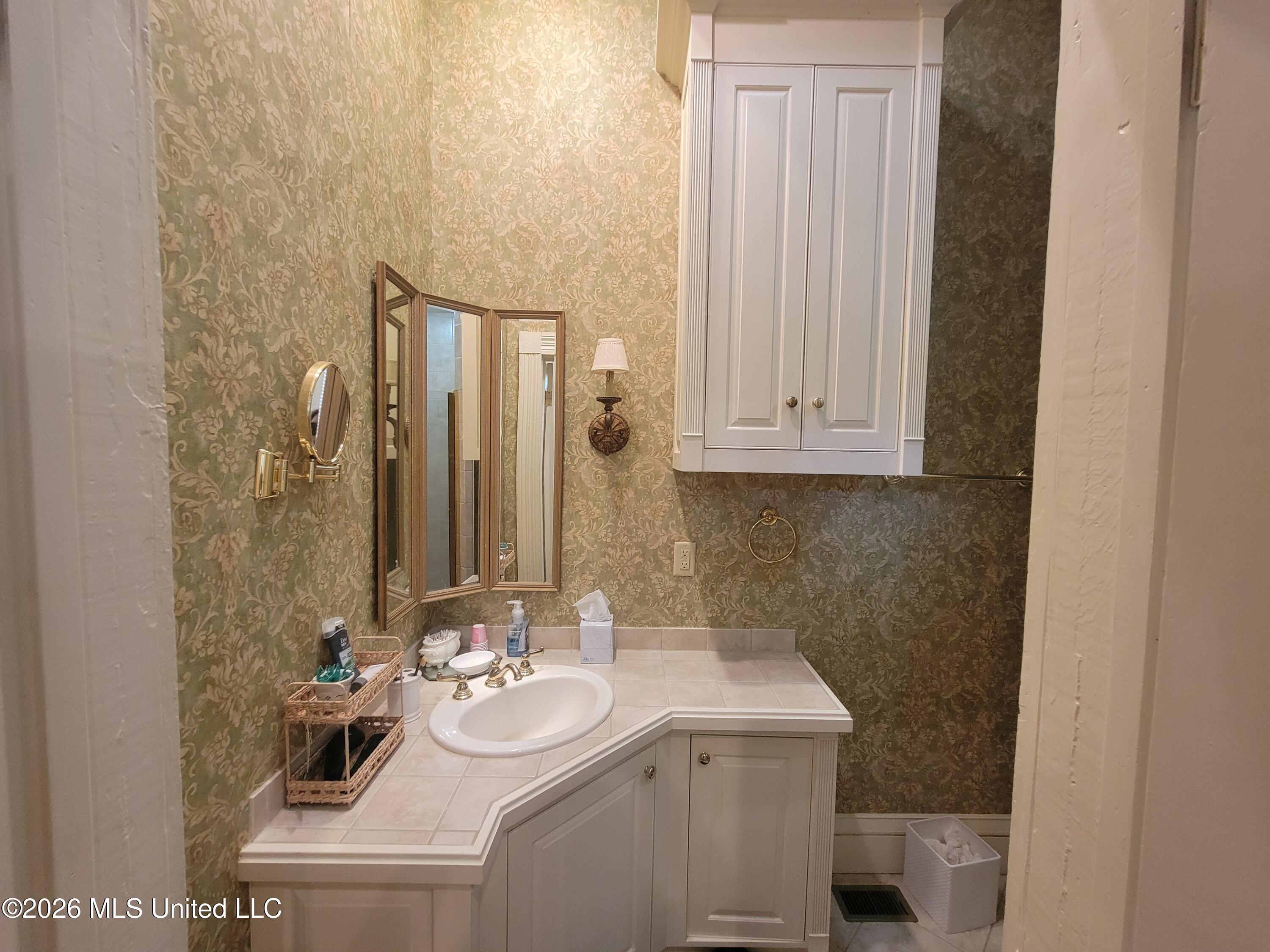 910 Washington Street Property Photo 12