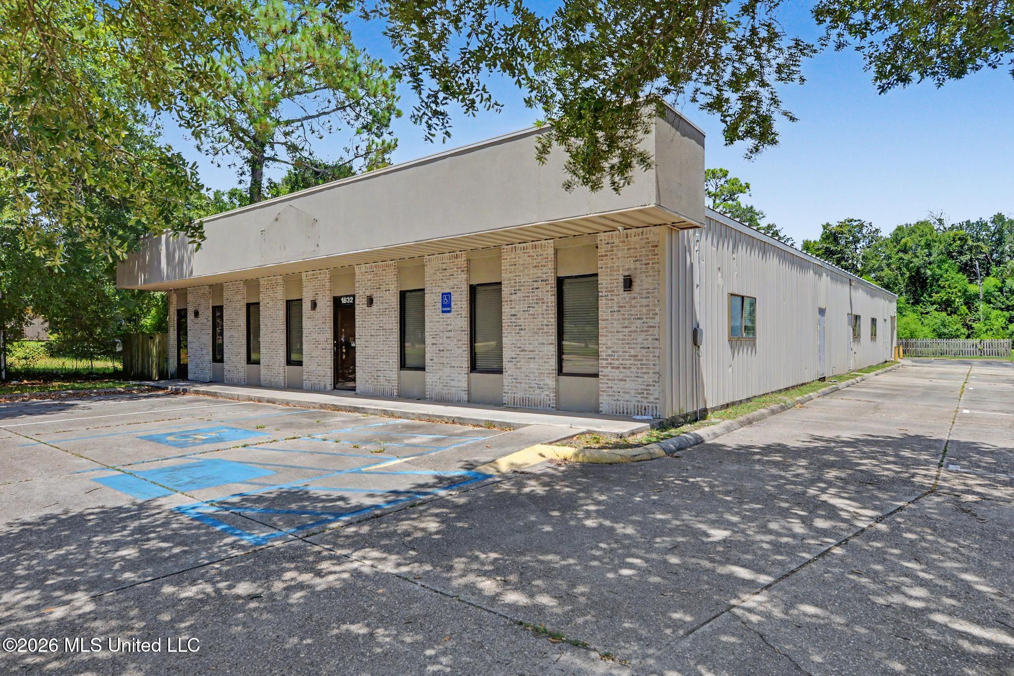 1832 E Pass Road Property Photo 3