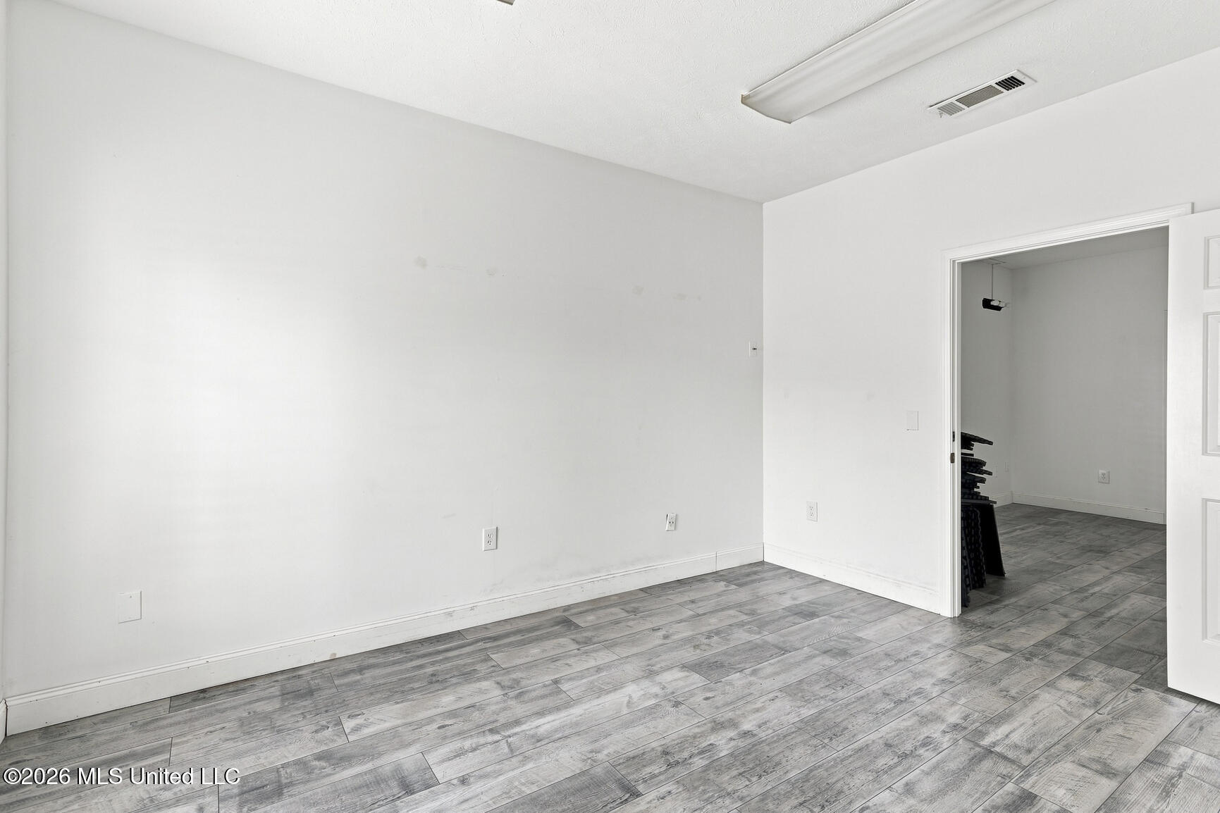 407 Orchard Park Property Photo 6