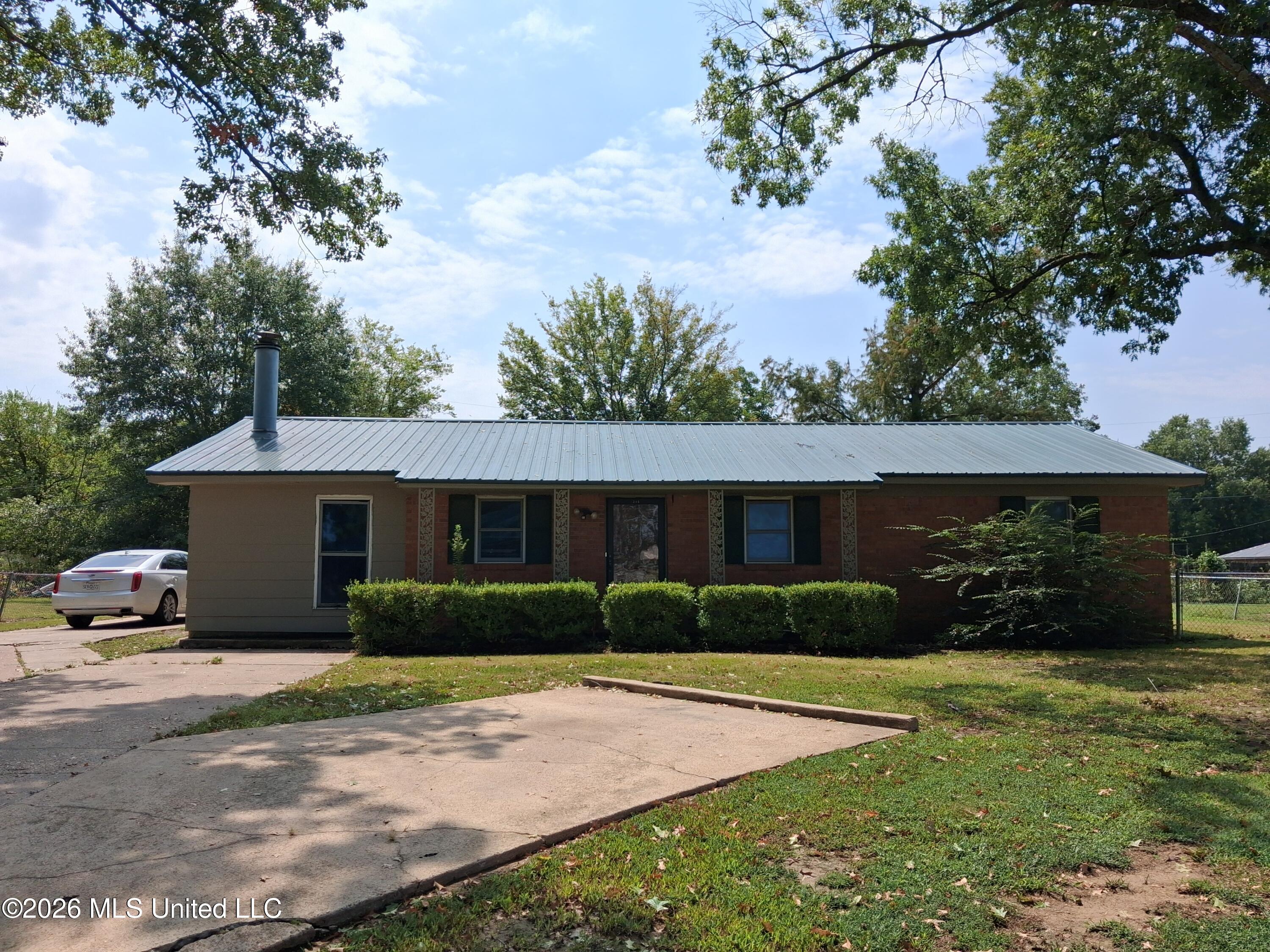 215 Patricia Drive Property Photo 2