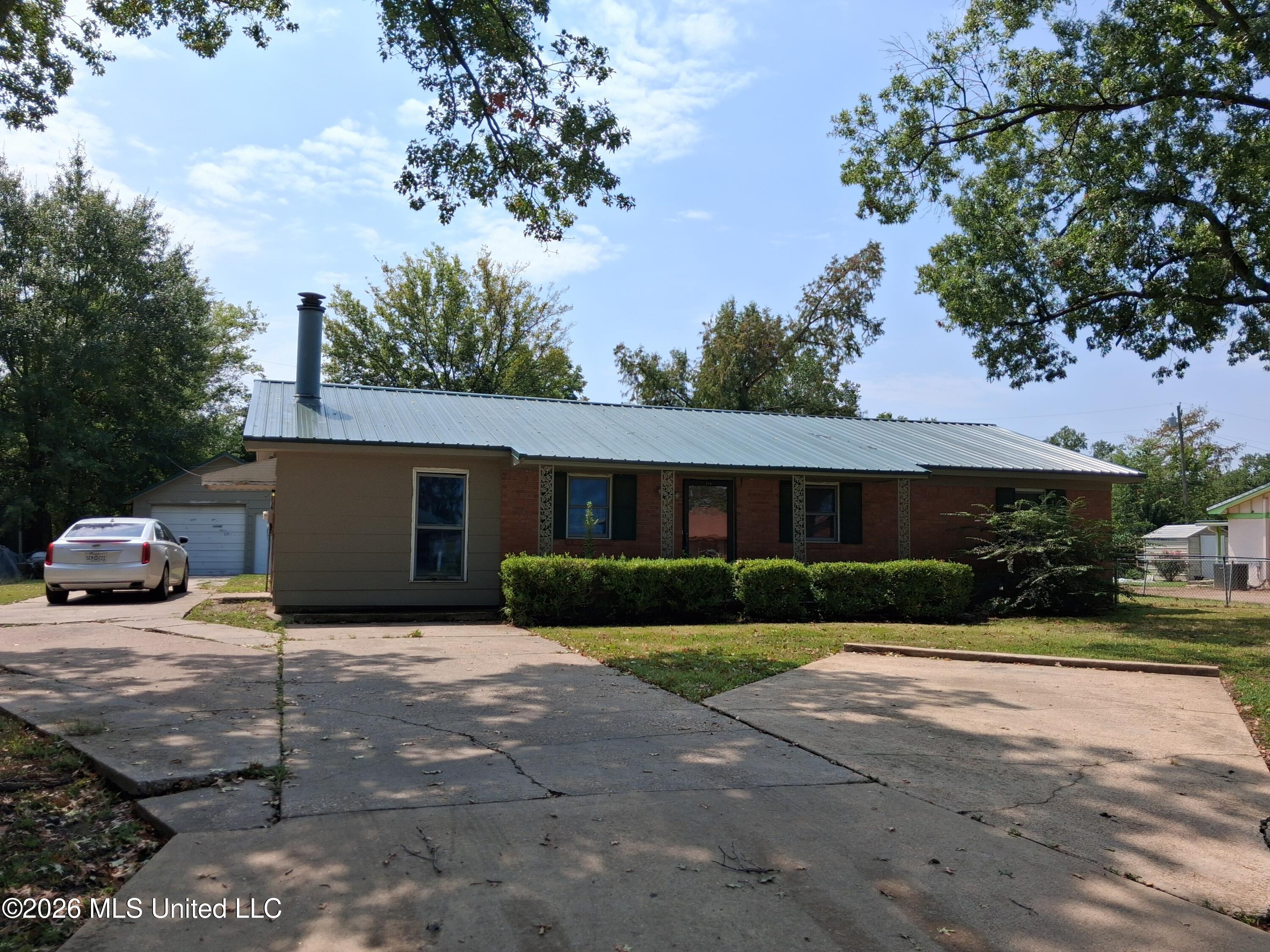 215 Patricia Drive Property Photo 4