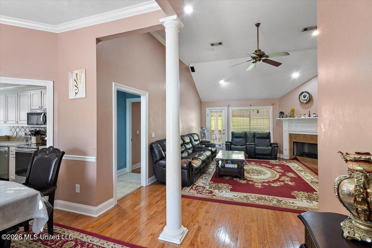 153 Stratford Drive Property Photo 2