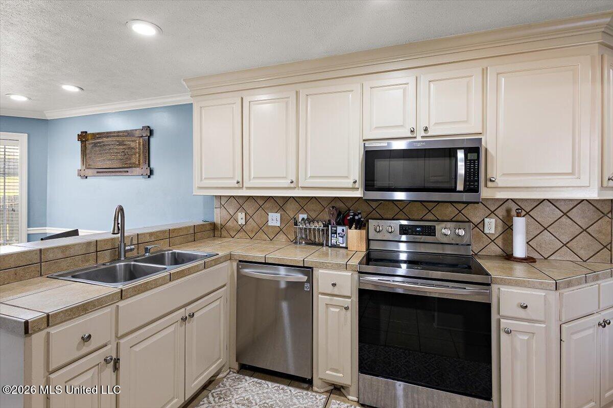 153 Stratford Drive Property Photo 20