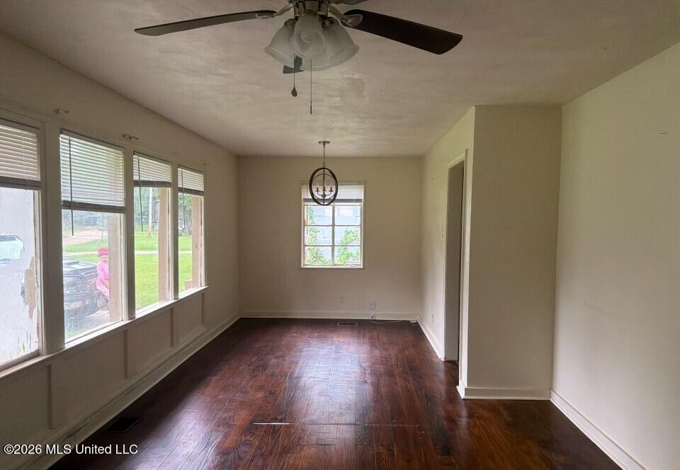 2747 Emerald Drive Property Photo 2