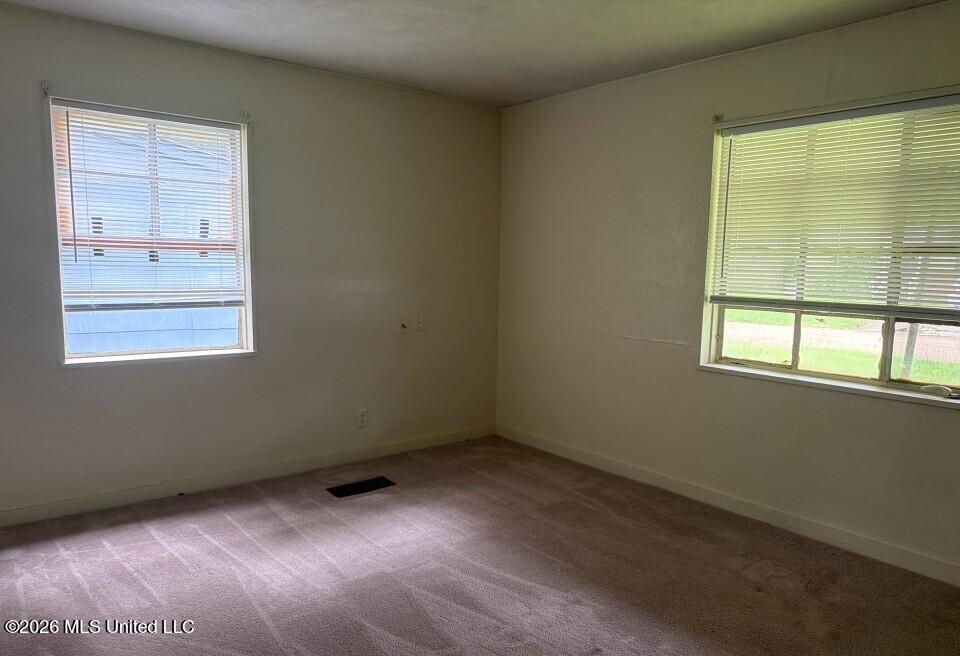 2747 Emerald Drive Property Photo 5