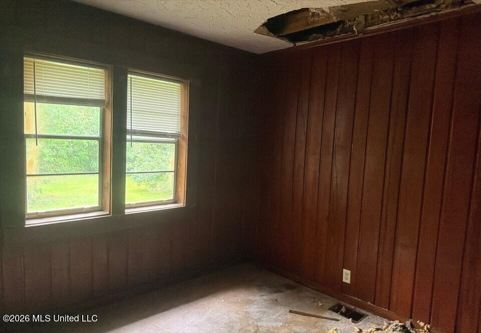 2747 Emerald Drive Property Photo 9