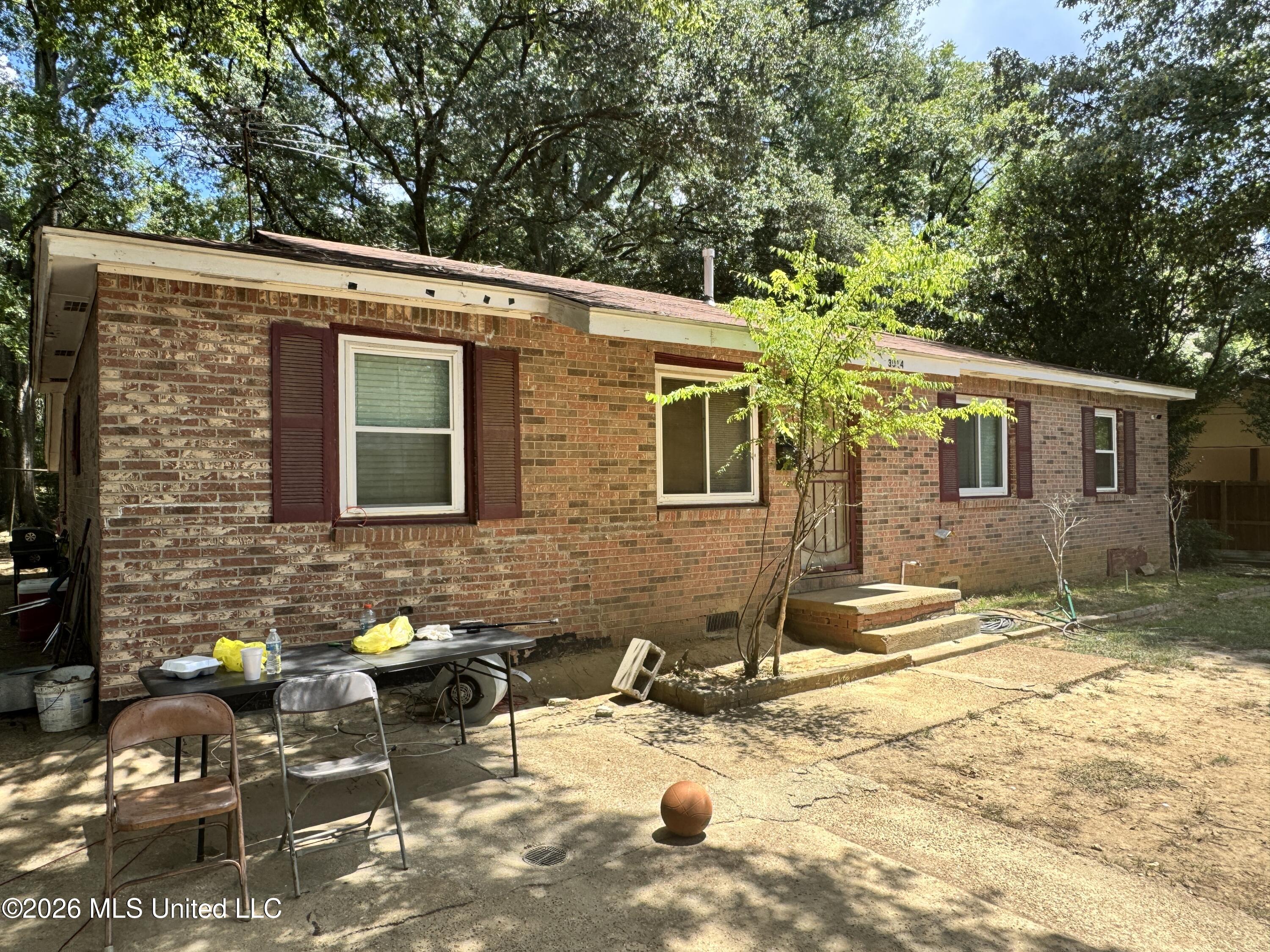 3014 Woodview Drive Property Photo 3
