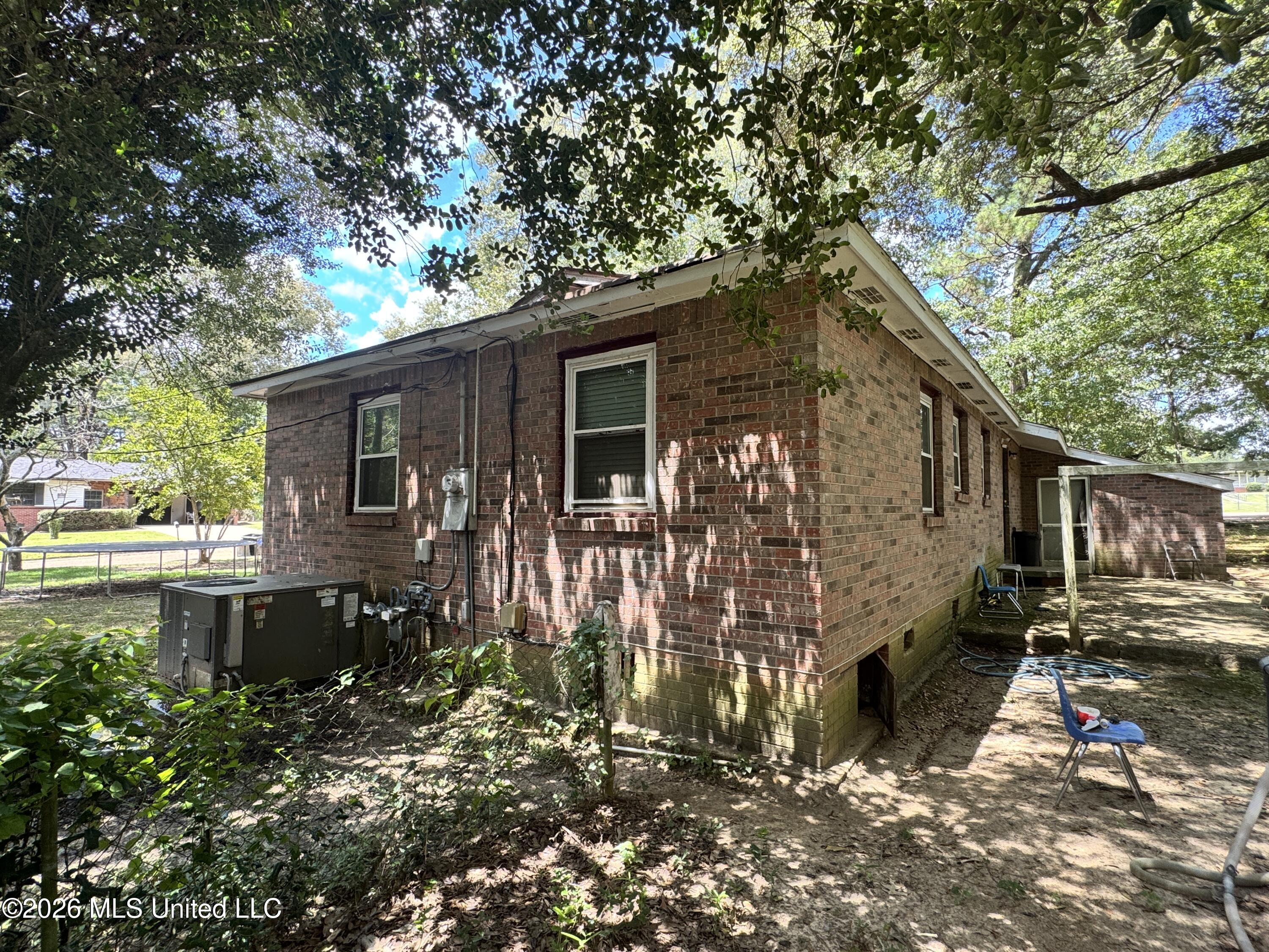 3014 Woodview Drive Property Photo 5