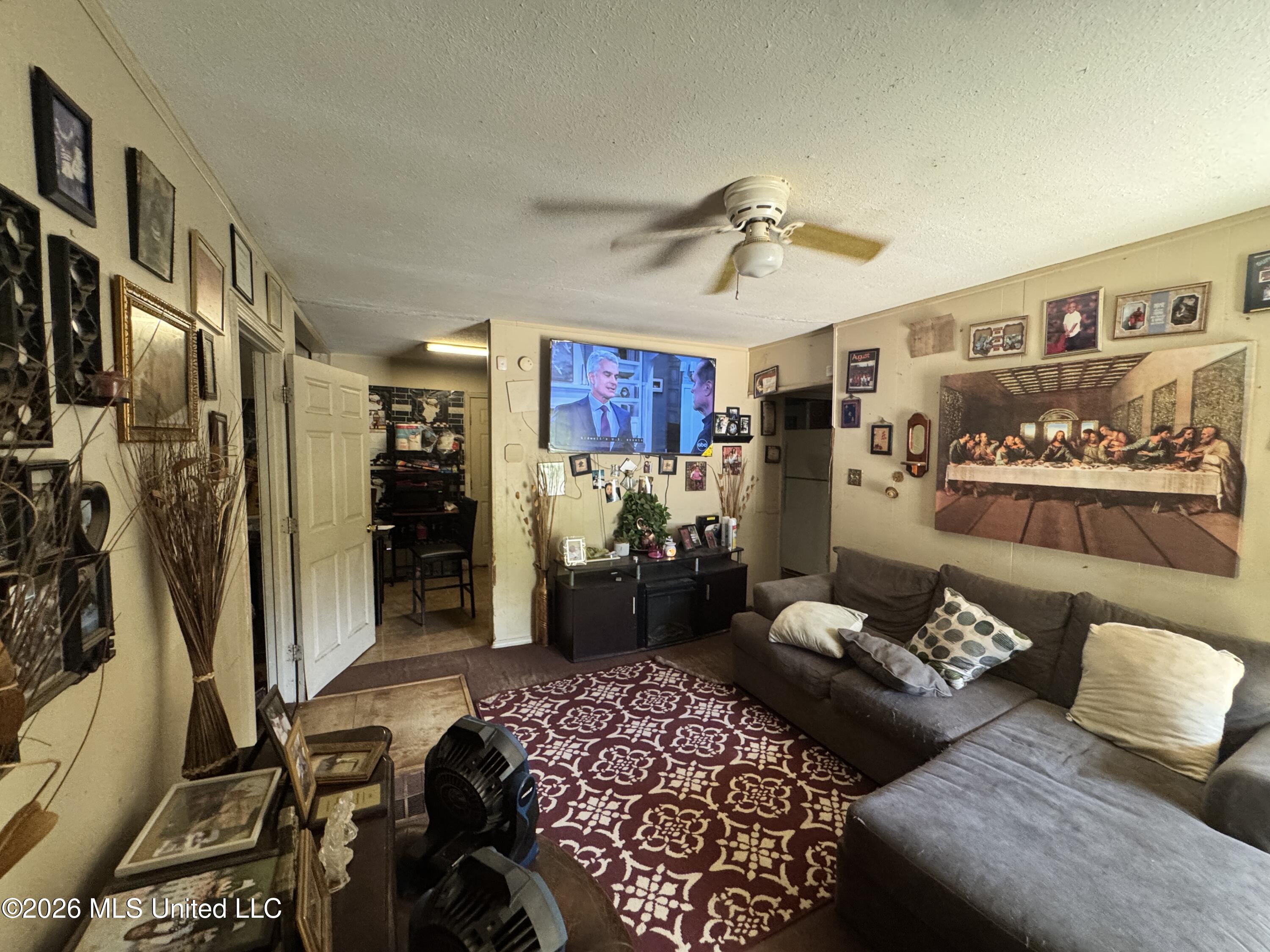 3014 Woodview Drive Property Photo 6