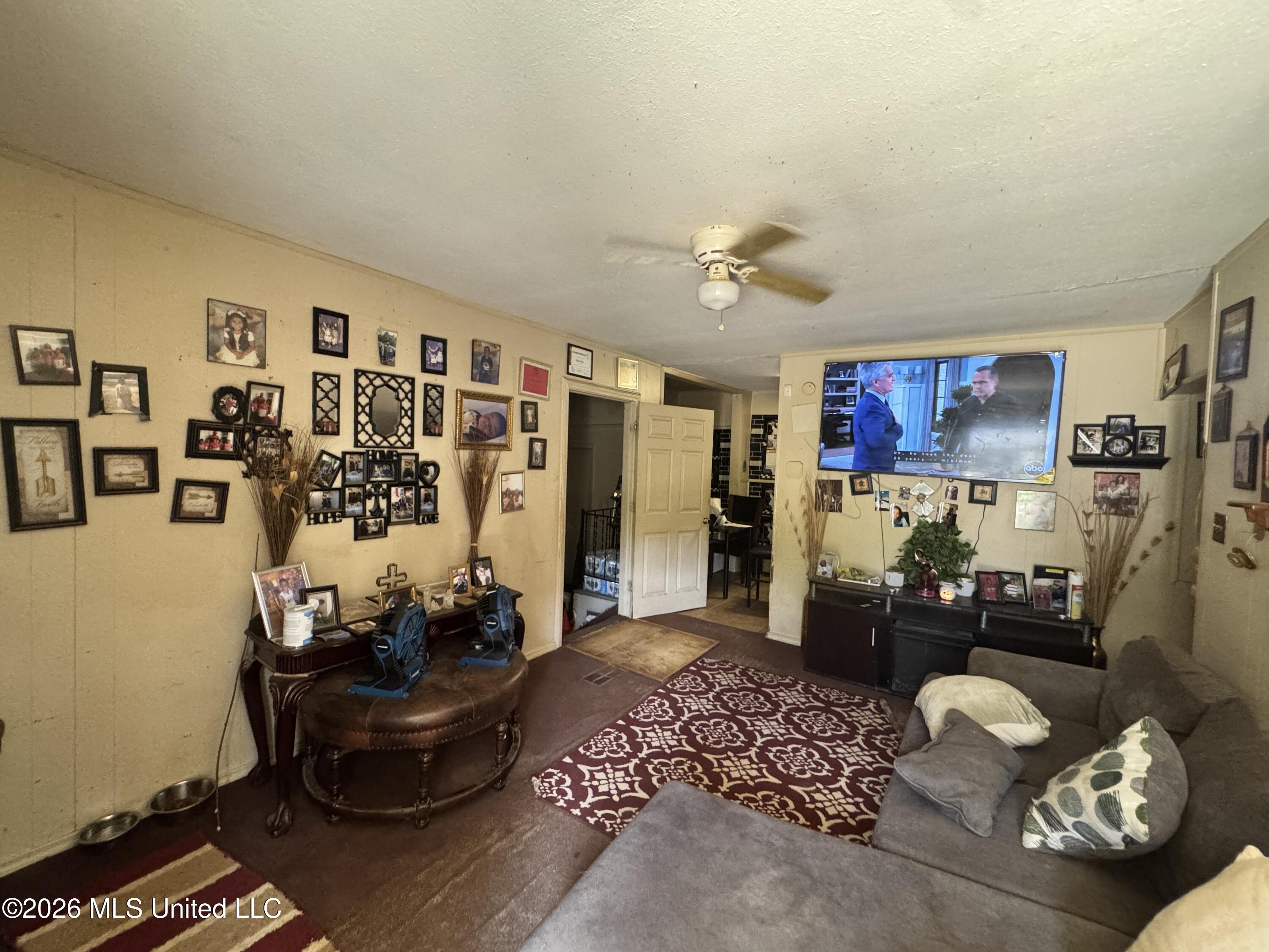 3014 Woodview Drive Property Photo 7