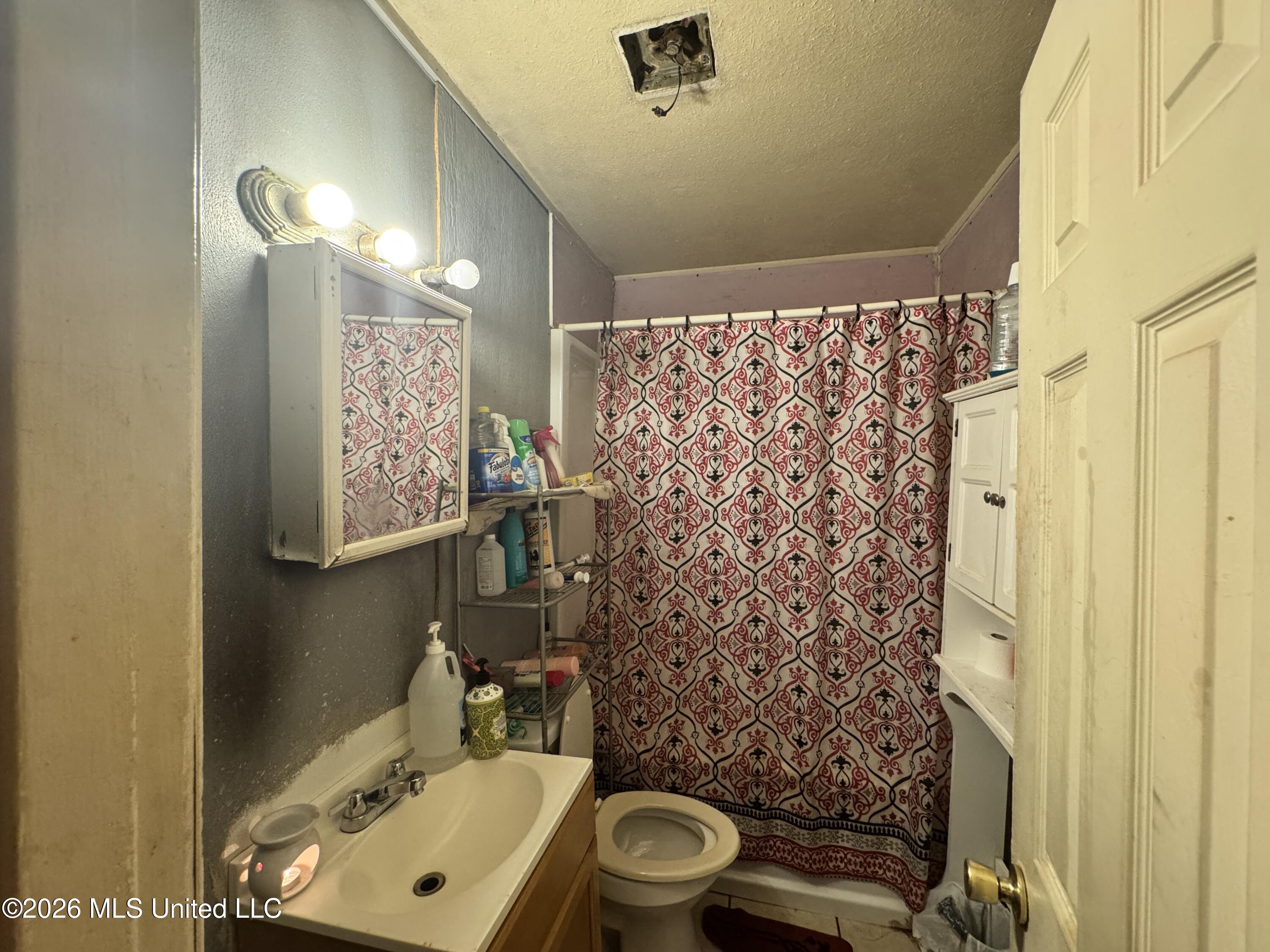 3014 Woodview Drive Property Photo 12
