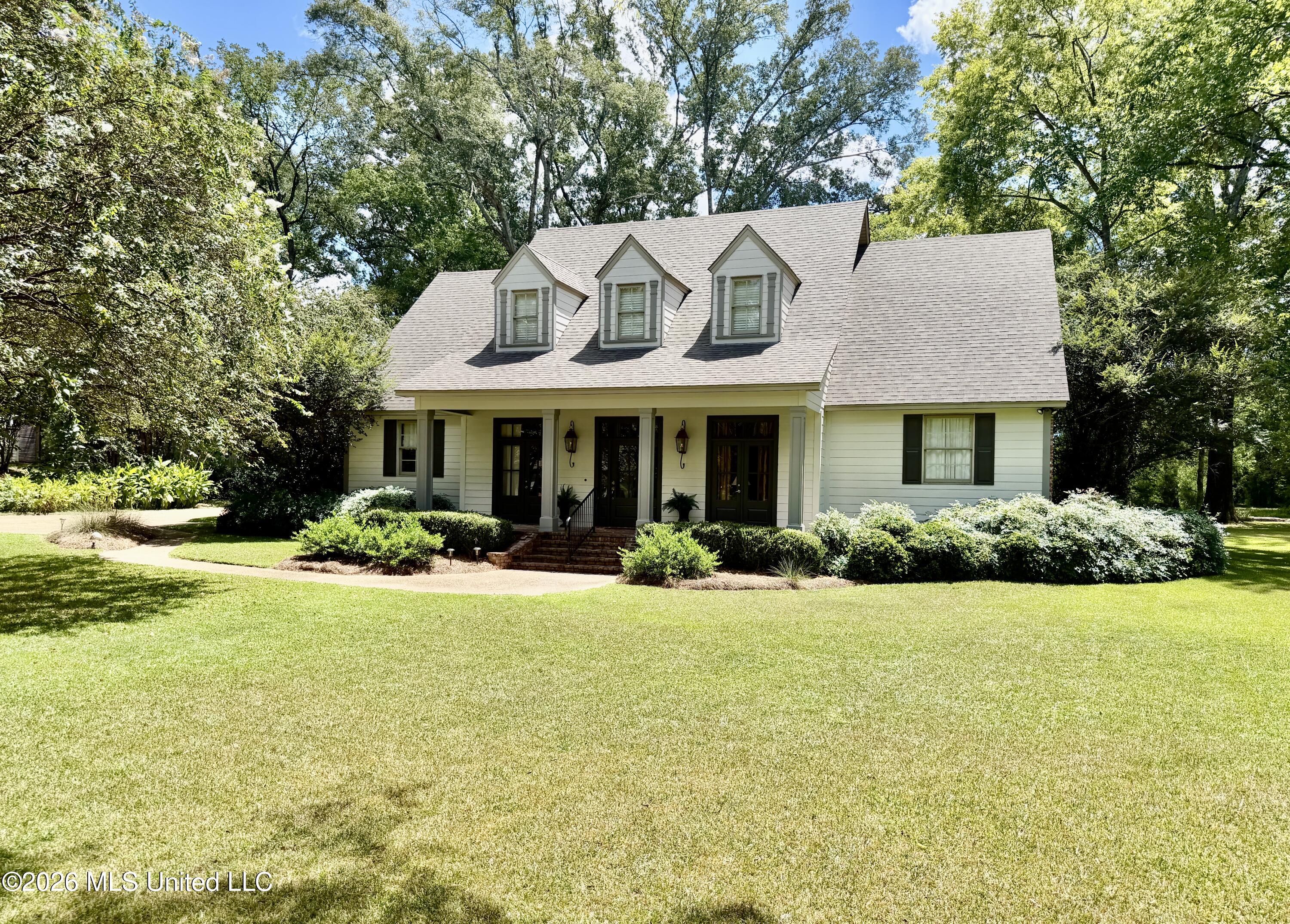 4 Lafayette Circle Property Photo 1