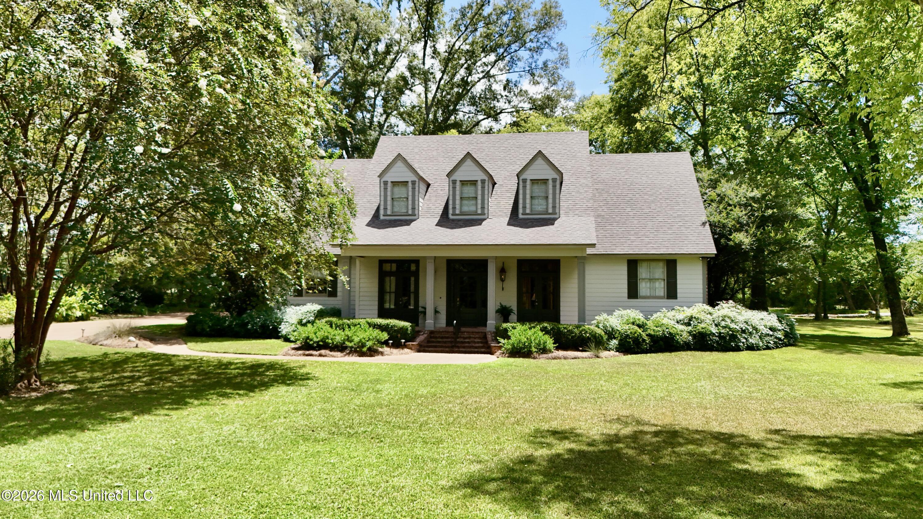4 Lafayette Circle Property Photo 2