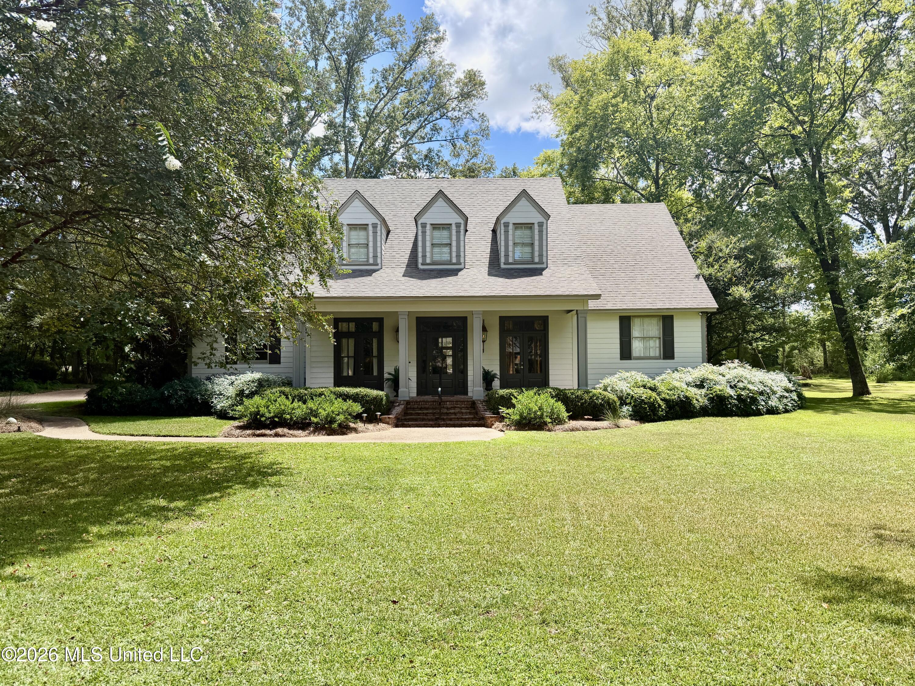 4 Lafayette Circle Property Photo 3