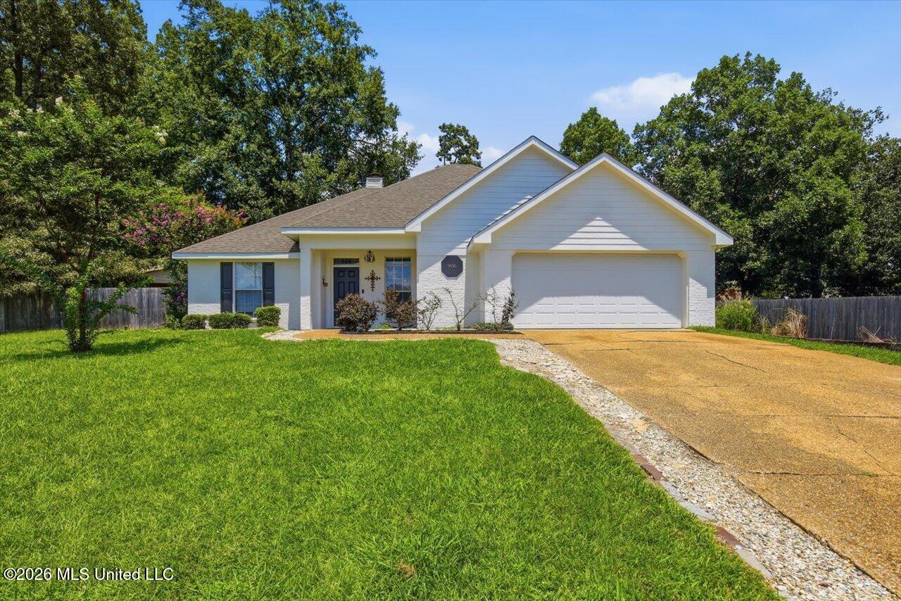 906 Oakwood Cove Property Photo 1