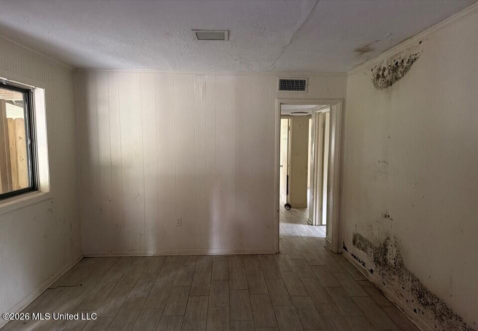 1604 Woody Drive Property Photo 3