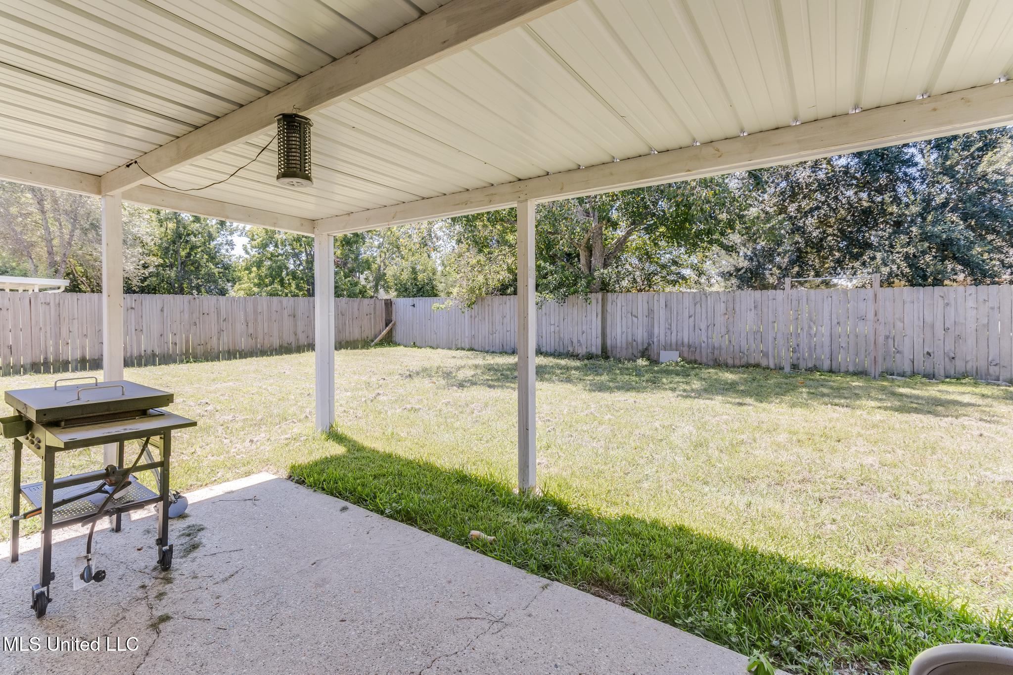 13171 W Country Hills Drive Property Photo 2