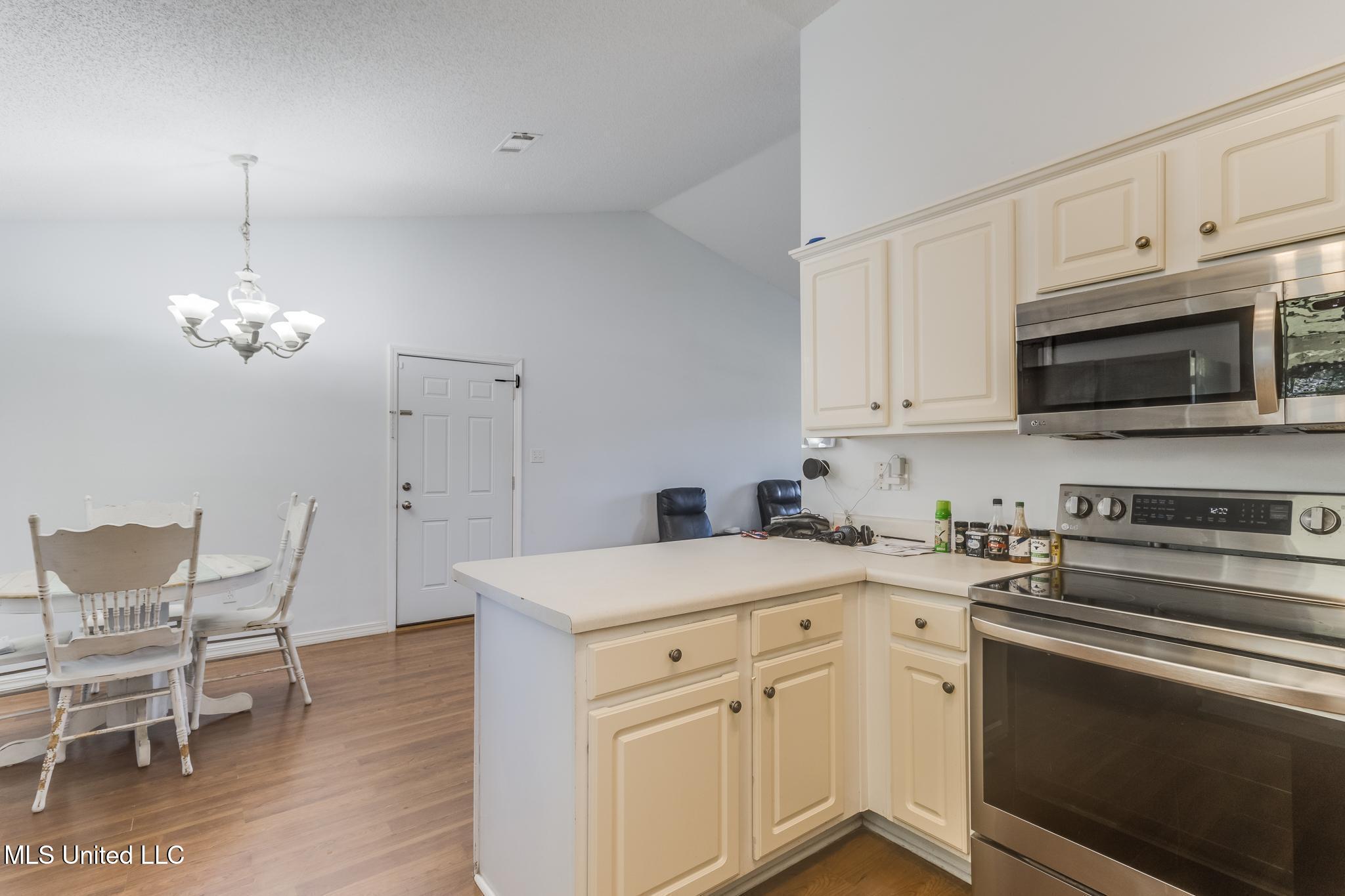 13171 W Country Hills Drive Property Photo 3