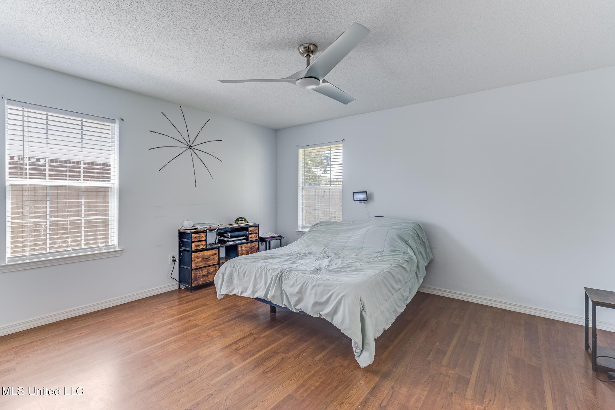 13171 W Country Hills Drive Property Photo 6