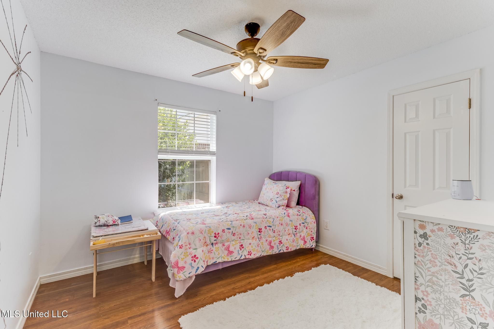 13171 W Country Hills Drive Property Photo 9