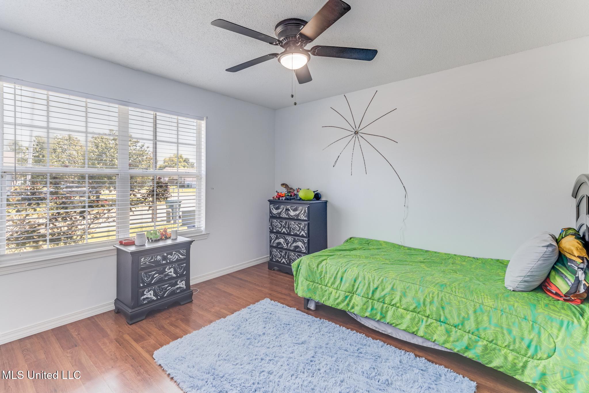 13171 W Country Hills Drive Property Photo 10