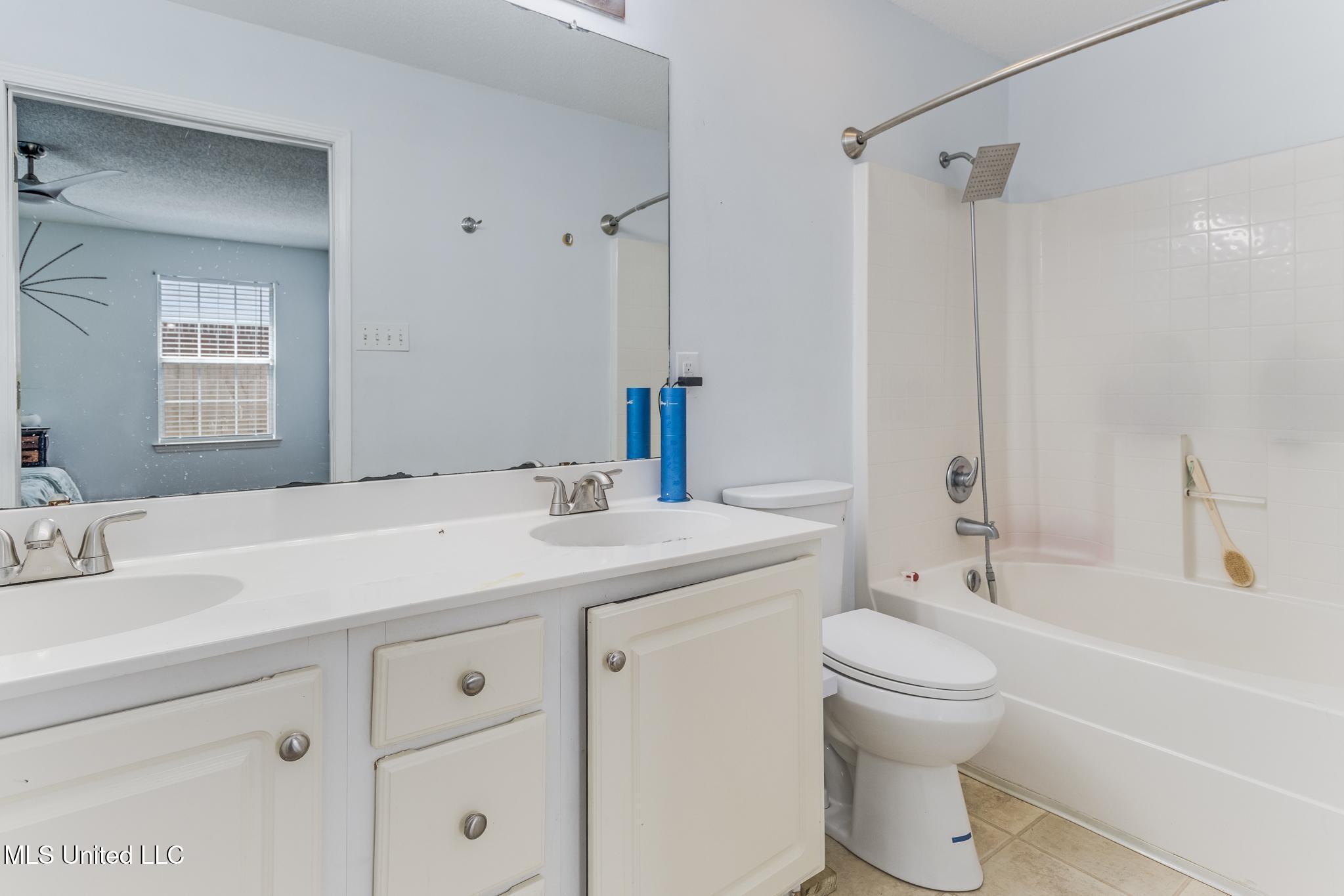13171 W Country Hills Drive Property Photo 11